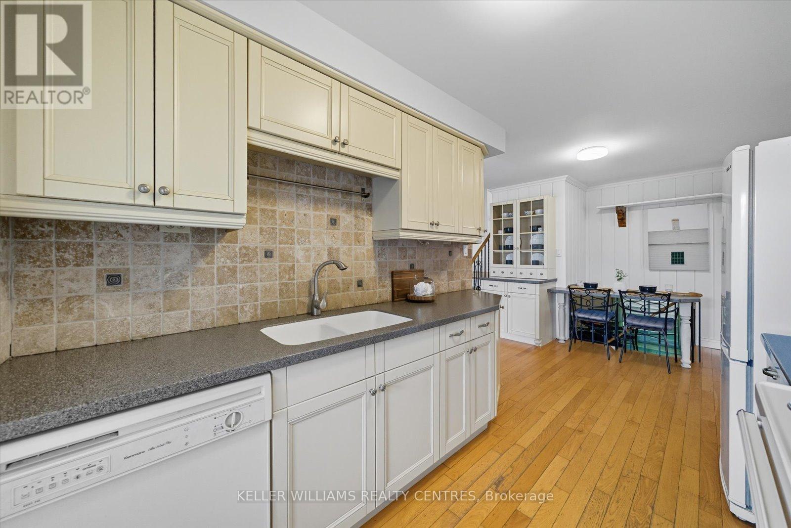 655 Park Court, Newmarket, Ontario  L3Y 3N5 - Photo 16 - N12418864