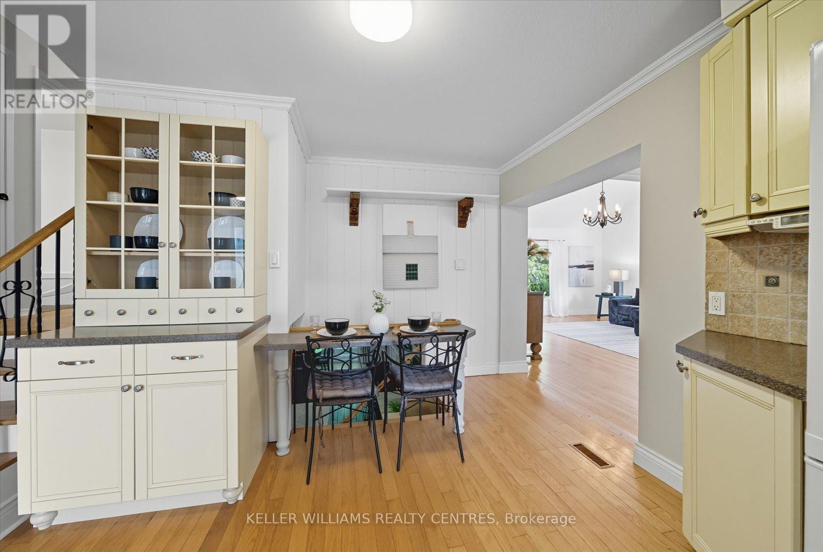 655 Park Court, Newmarket, Ontario  L3Y 3N5 - Photo 17 - N12418864