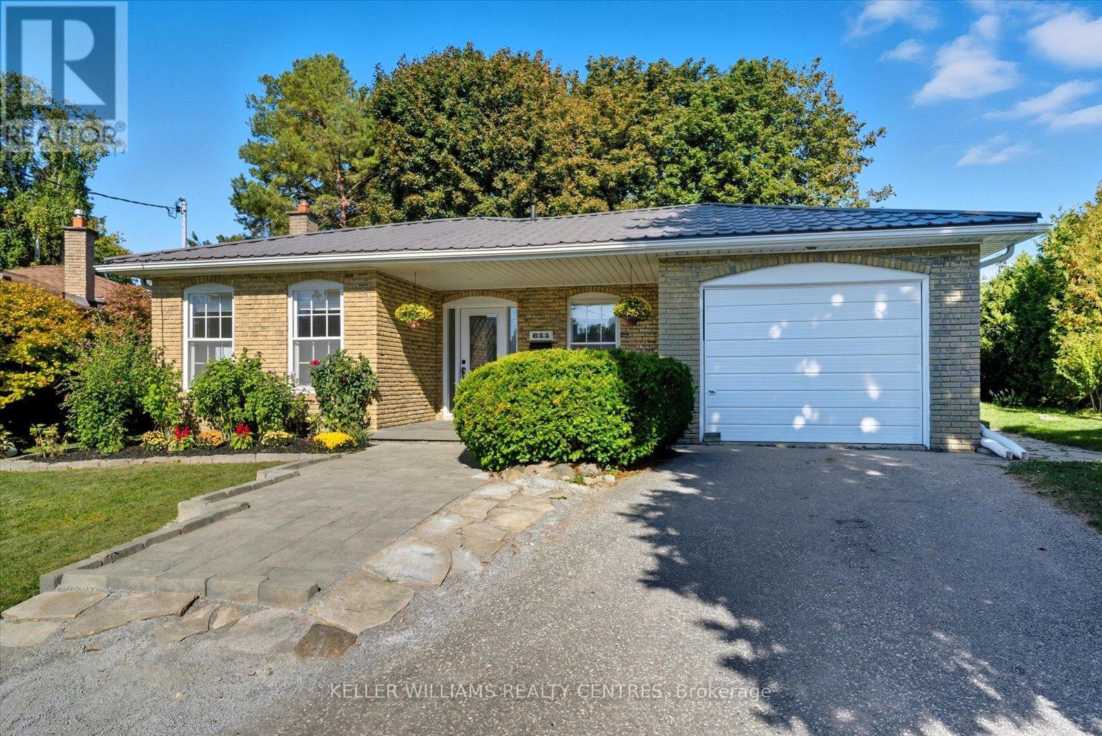 655 Park Court, Newmarket, Ontario  L3Y 3N5 - Photo 2 - N12418864