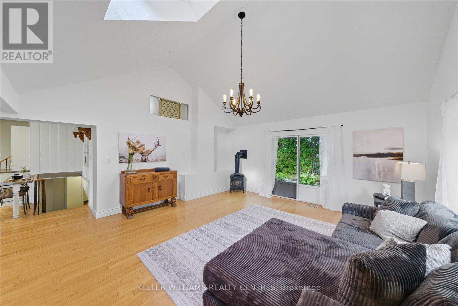 655 Park Court, Newmarket, Ontario  L3Y 3N5 - Photo 20 - N12418864