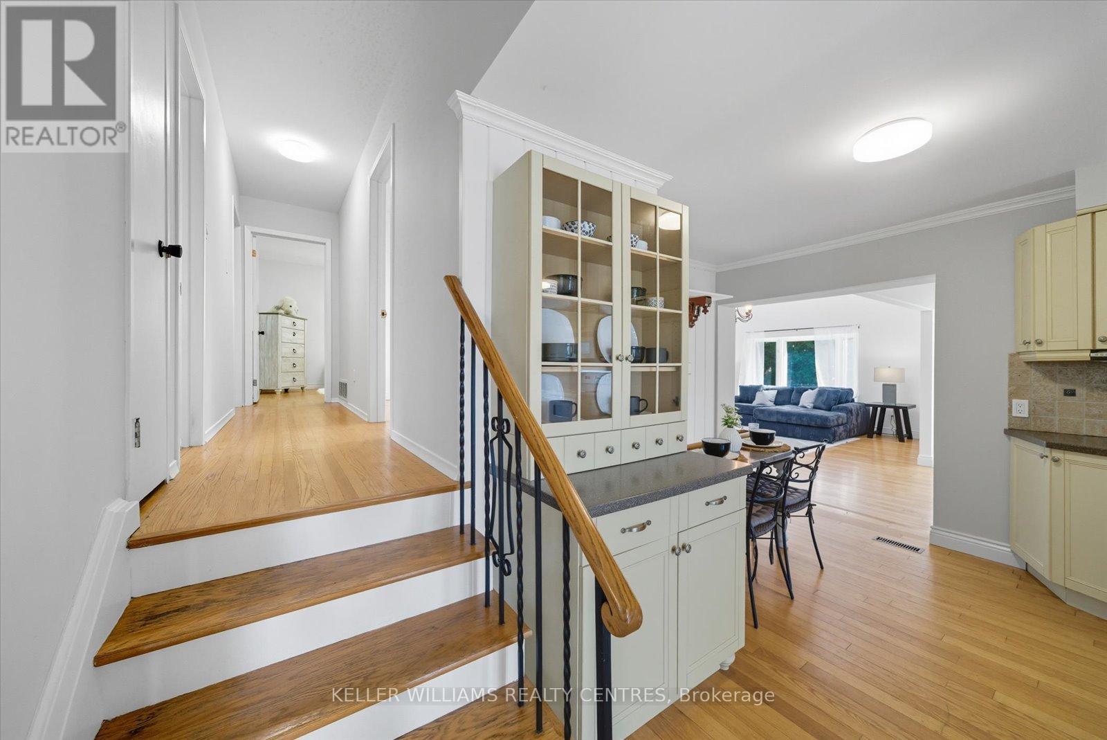 655 Park Court, Newmarket, Ontario  L3Y 3N5 - Photo 21 - N12418864