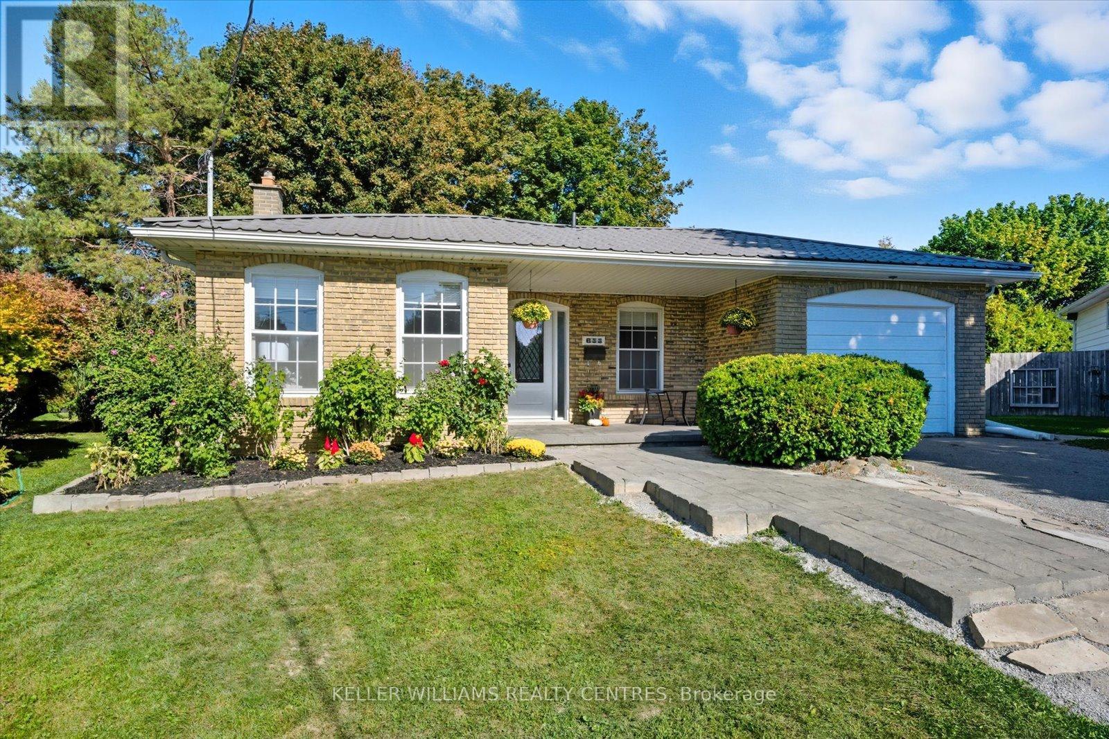 655 Park Court, Newmarket, Ontario  L3Y 3N5 - Photo 3 - N12418864