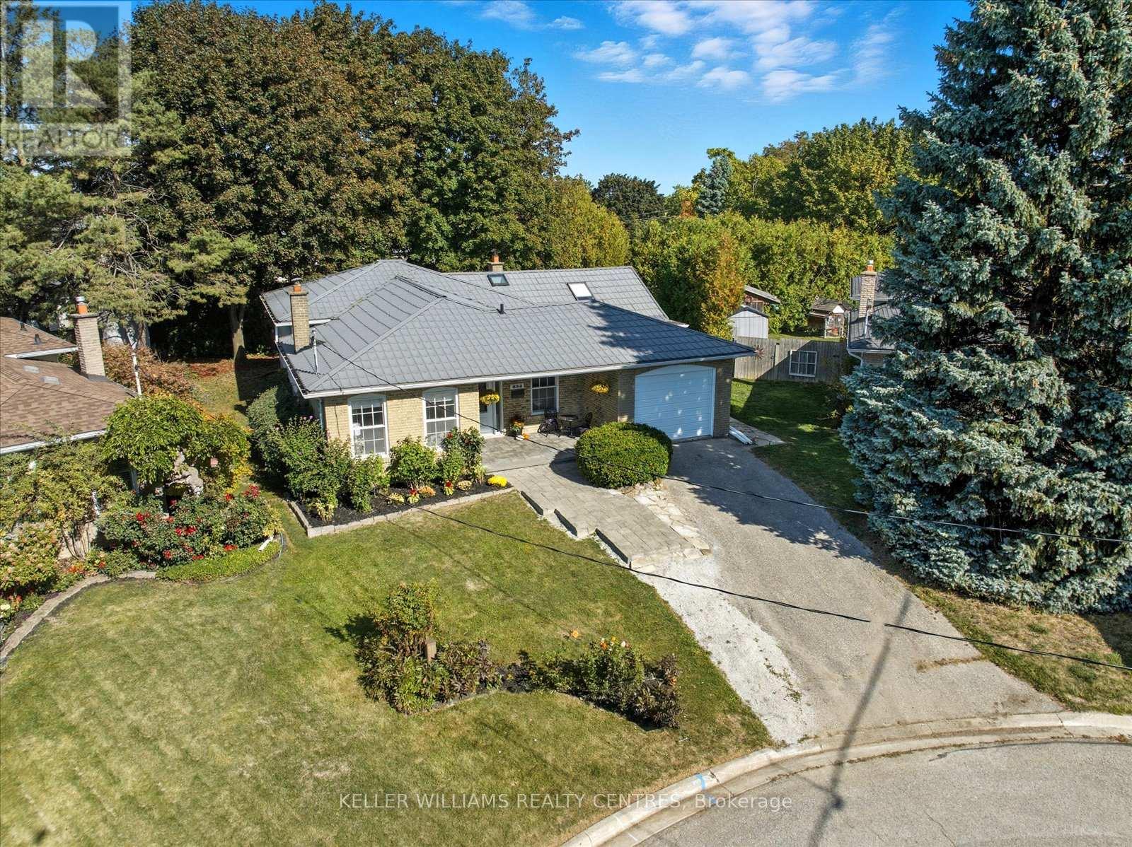 655 Park Court, Newmarket, Ontario  L3Y 3N5 - Photo 5 - N12418864