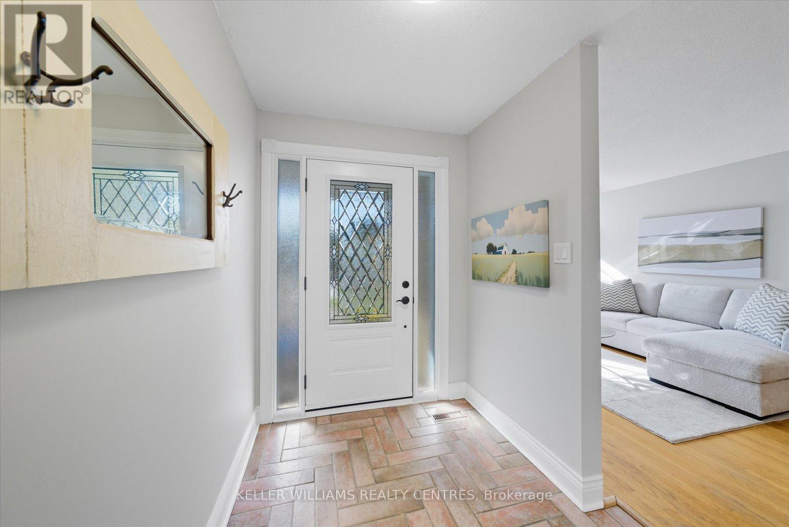 655 Park Court, Newmarket, Ontario  L3Y 3N5 - Photo 8 - N12418864