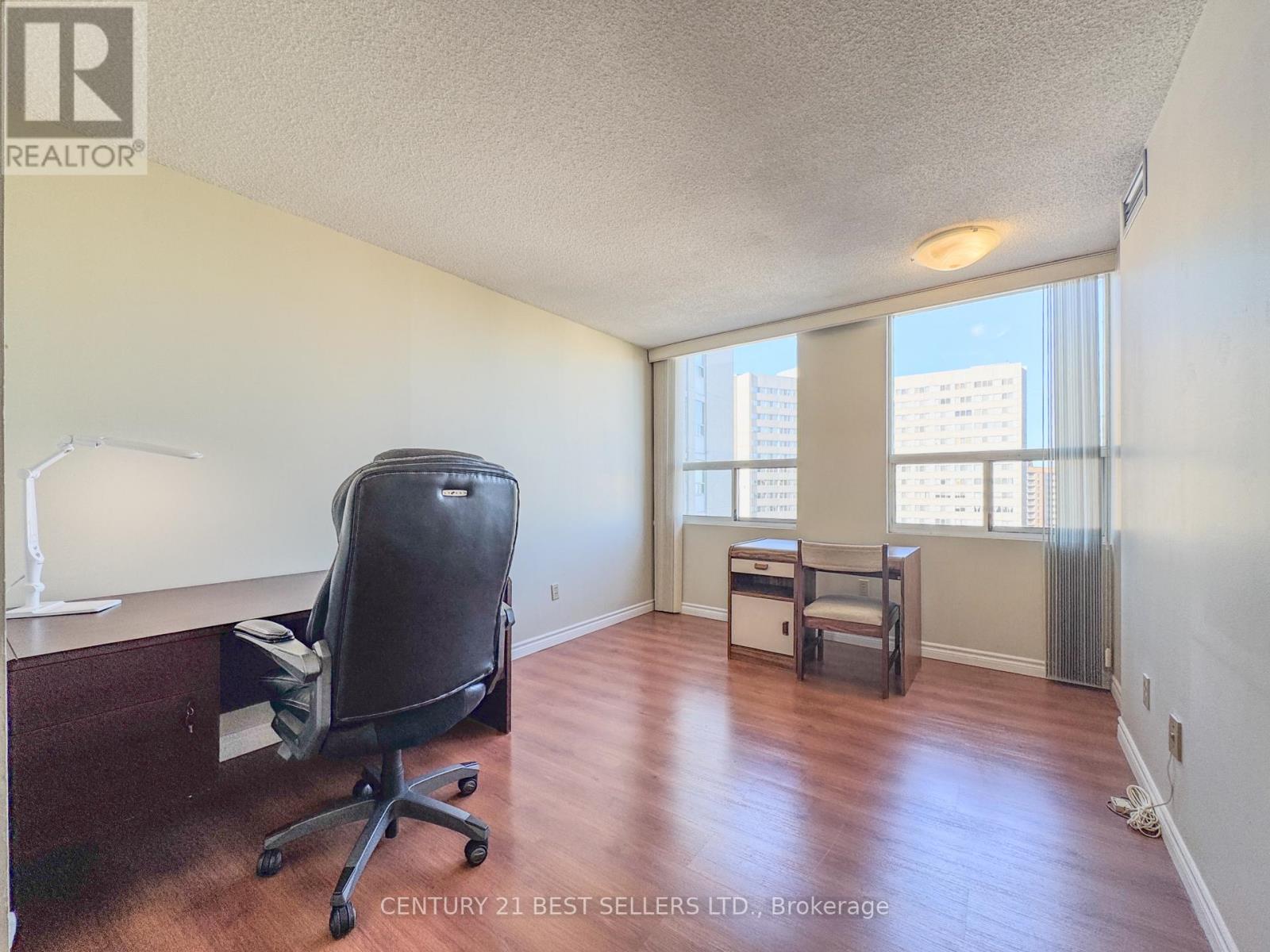 1803 - 3650 Kaneff Crescent, Mississauga, Ontario  L5A 4A1 - Photo 20 - W12416499