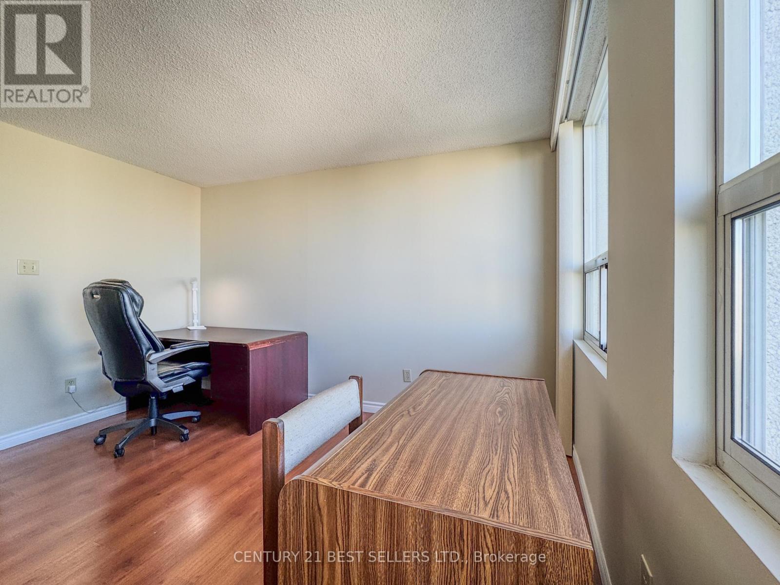 1803 - 3650 Kaneff Crescent, Mississauga, Ontario  L5A 4A1 - Photo 22 - W12416499