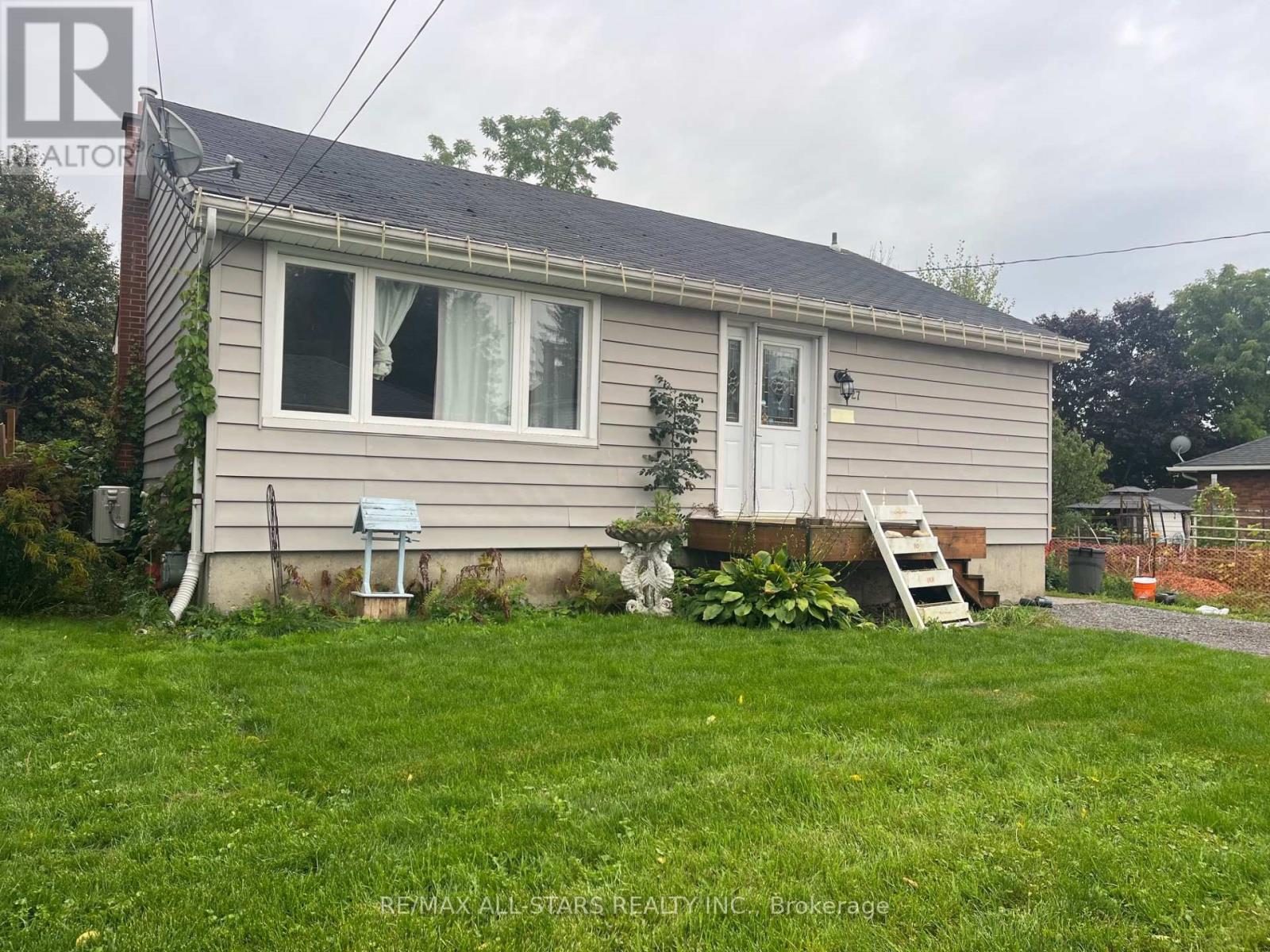 27 Margaret Street, Port Hope, Ontario  L1A 1Y4 - Photo 2 - X12418906