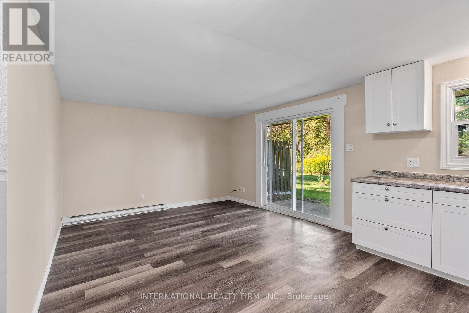 9921 Superior Street, Lambton Shores, Ontario  N0M 2L0 - Photo 19 - X12396725