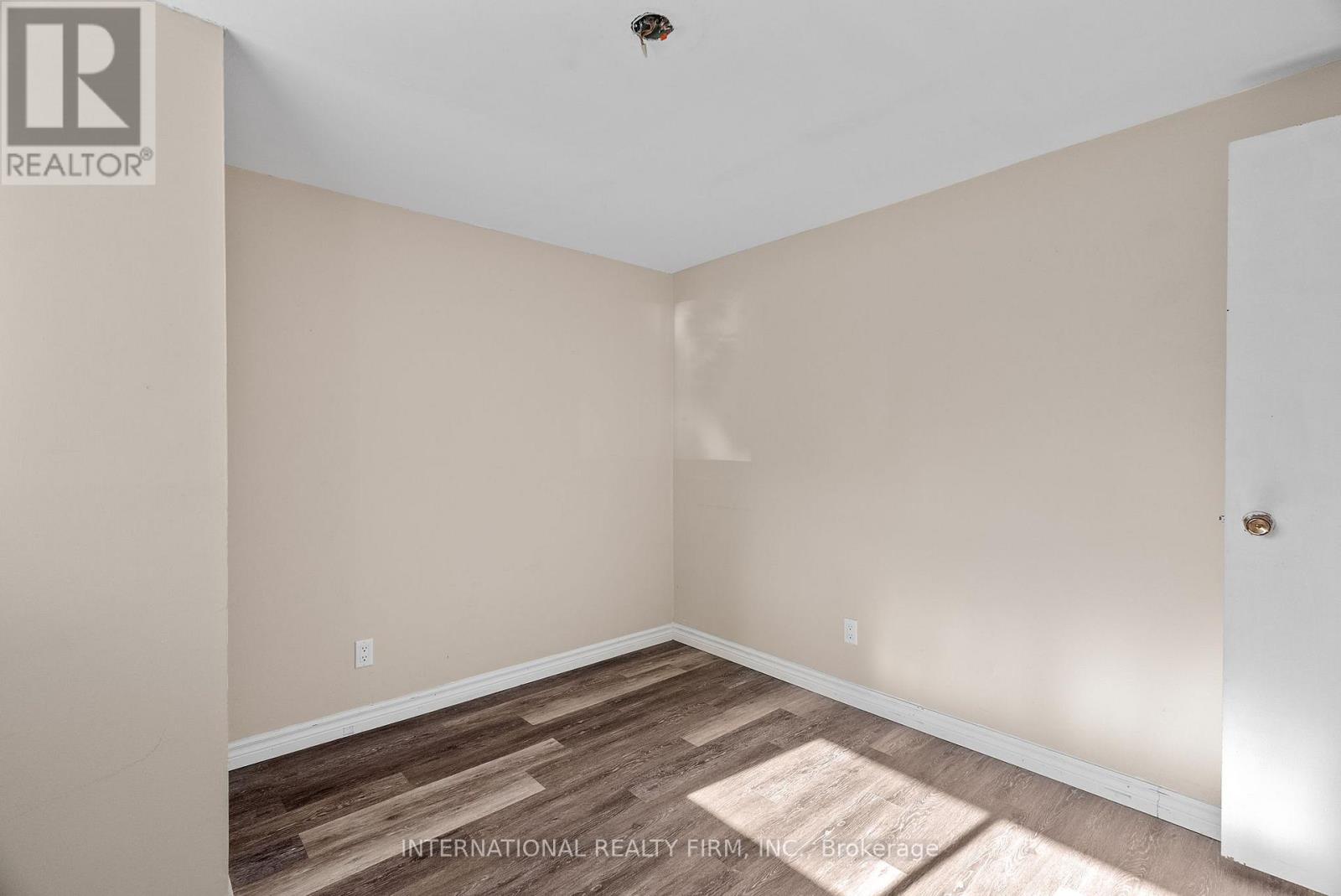 9921 Superior Street, Lambton Shores, Ontario  N0M 2L0 - Photo 4 - X12396725