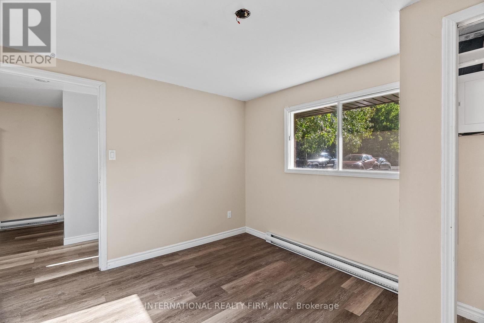 9921 Superior Street, Lambton Shores, Ontario  N0M 2L0 - Photo 5 - X12396725