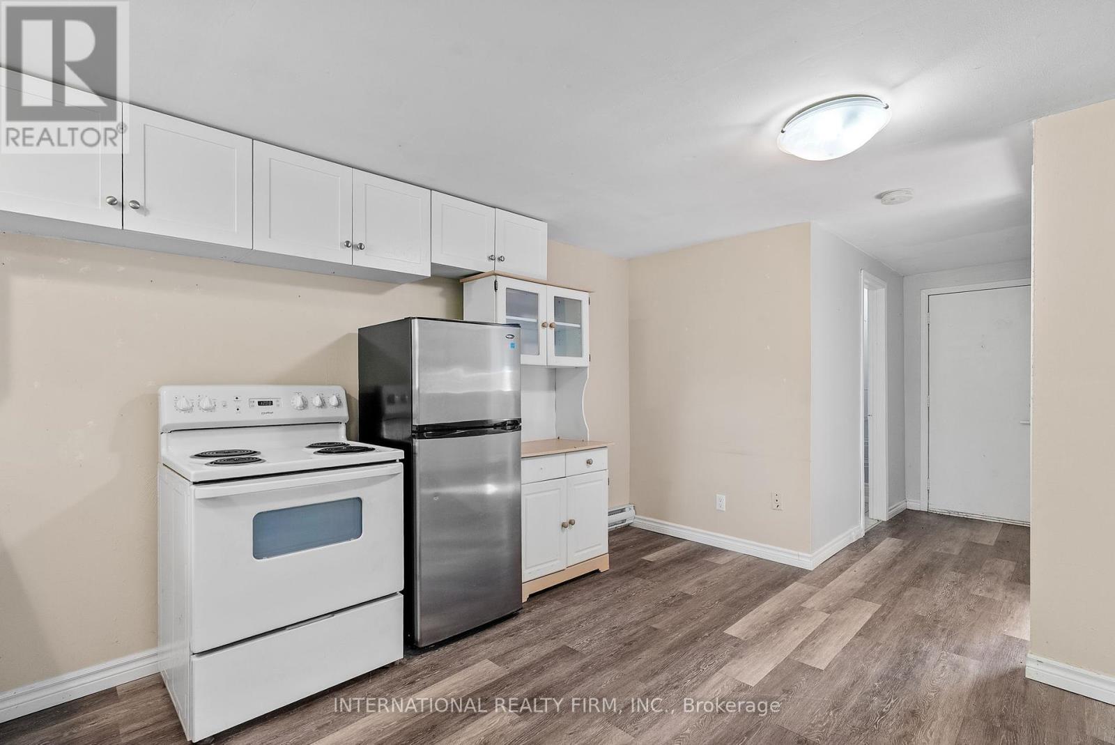 9921 Superior Street, Lambton Shores, Ontario  N0M 2L0 - Photo 10 - X12396725