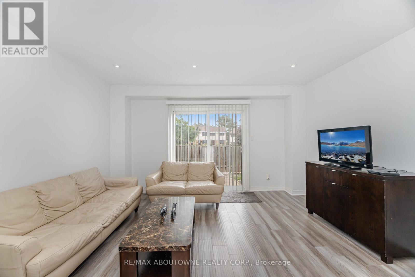 27 - 2779 Gananoque Drive, Mississauga, Ontario  L5N 2E4 - Photo 11 - W12418721