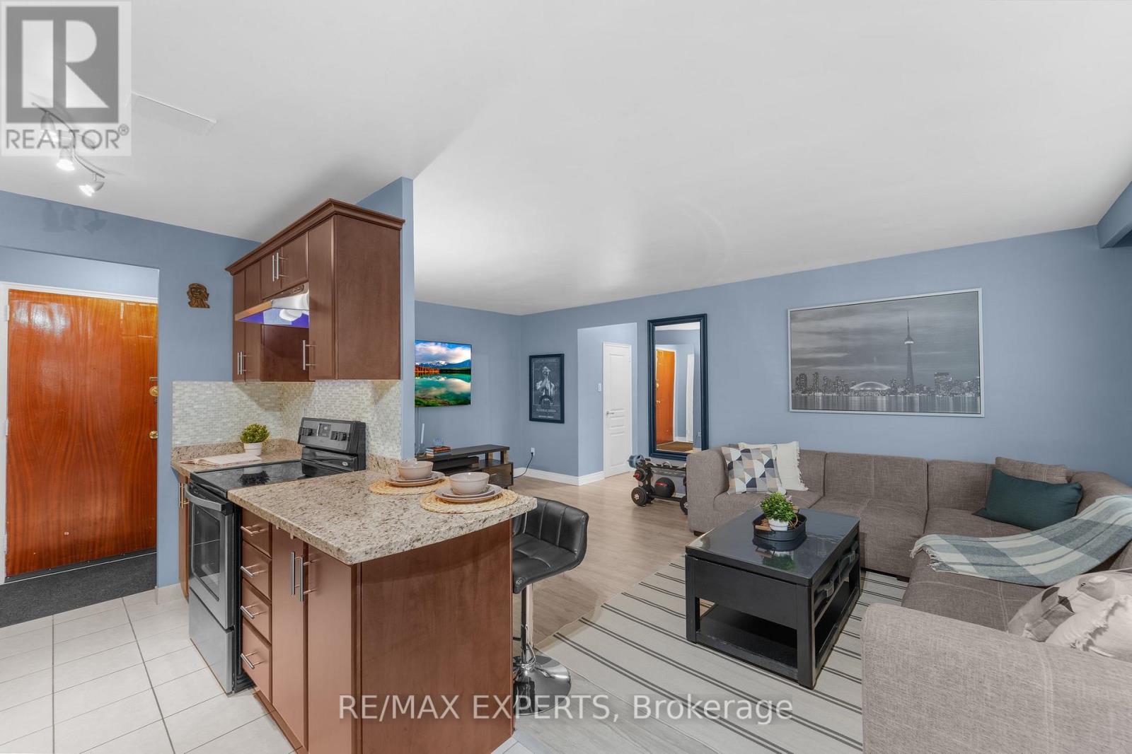 208 - 50 Gulliver Road, Toronto, Ontario  M6M 2N2 - Photo 10 - W12418722