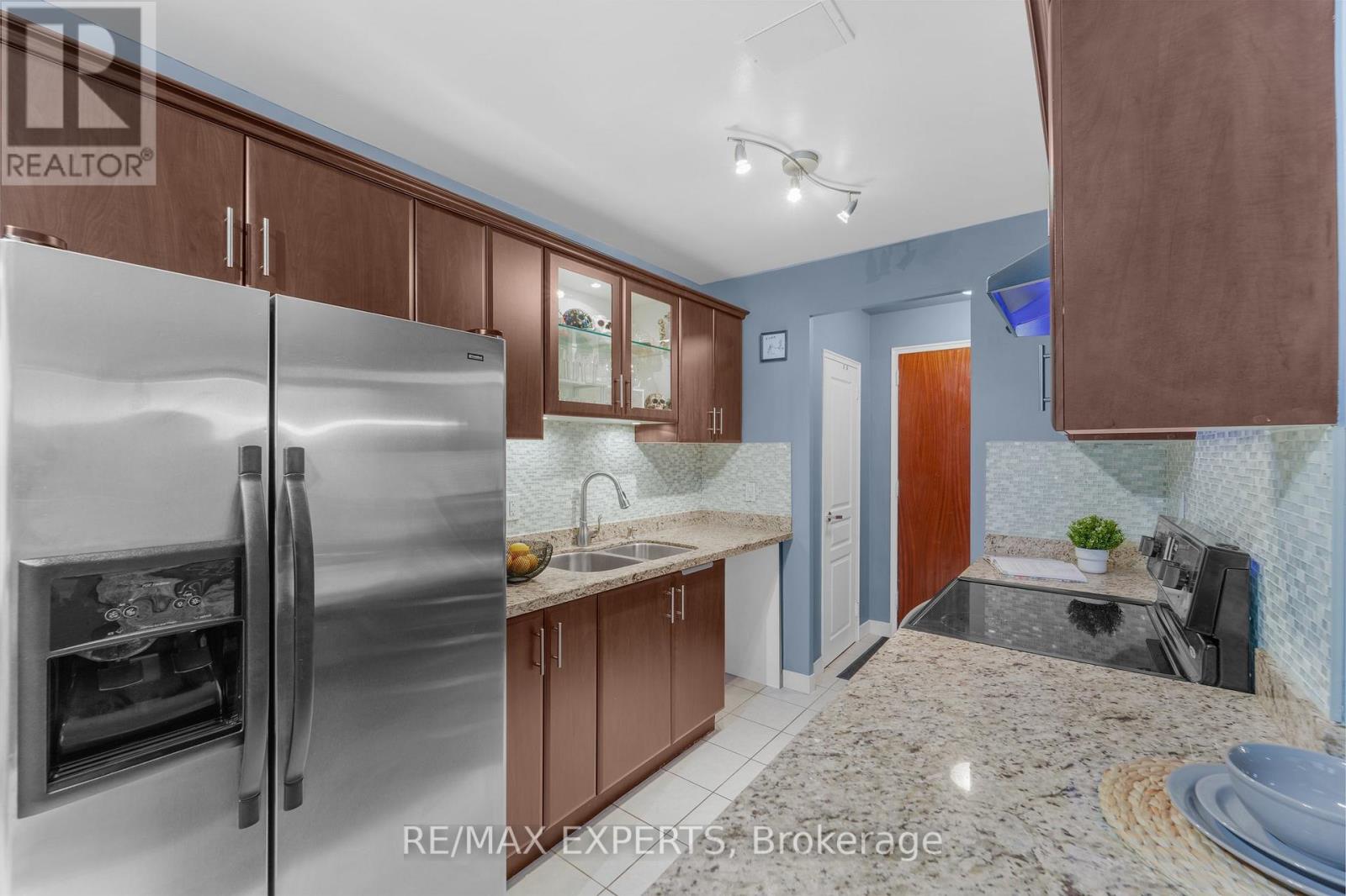 208 - 50 Gulliver Road, Toronto, Ontario  M6M 2N2 - Photo 11 - W12418722
