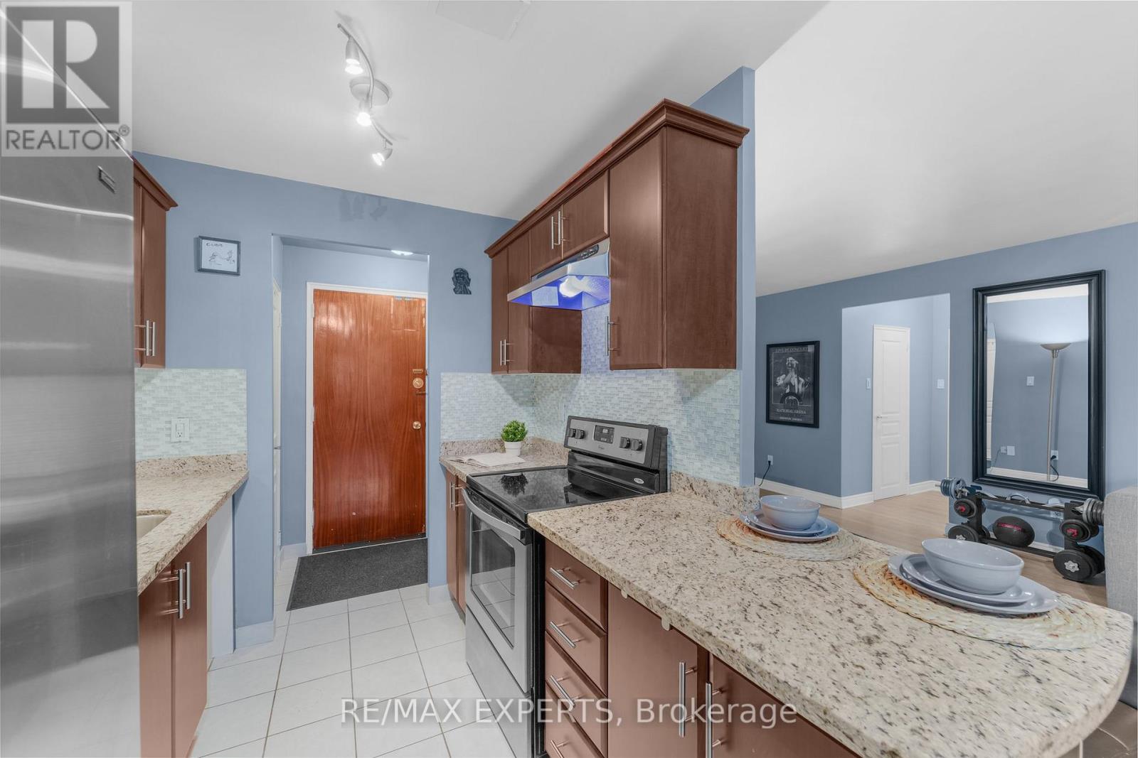 208 - 50 Gulliver Road, Toronto, Ontario  M6M 2N2 - Photo 12 - W12418722