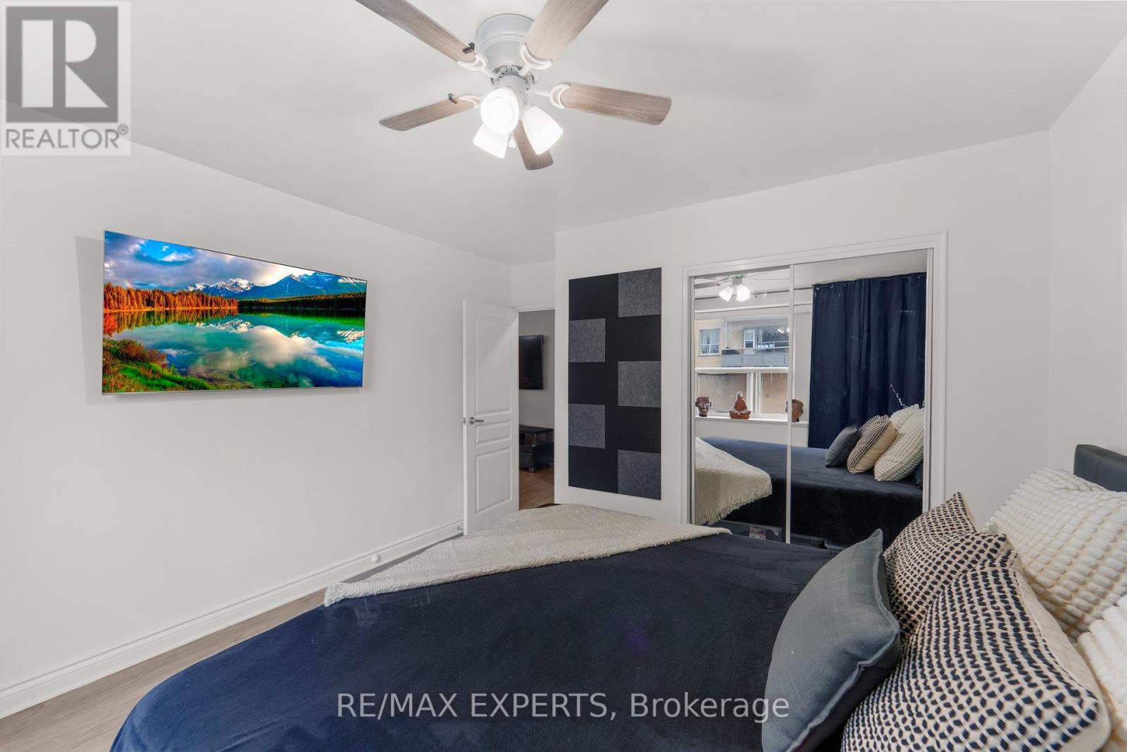 208 - 50 Gulliver Road, Toronto, Ontario  M6M 2N2 - Photo 16 - W12418722