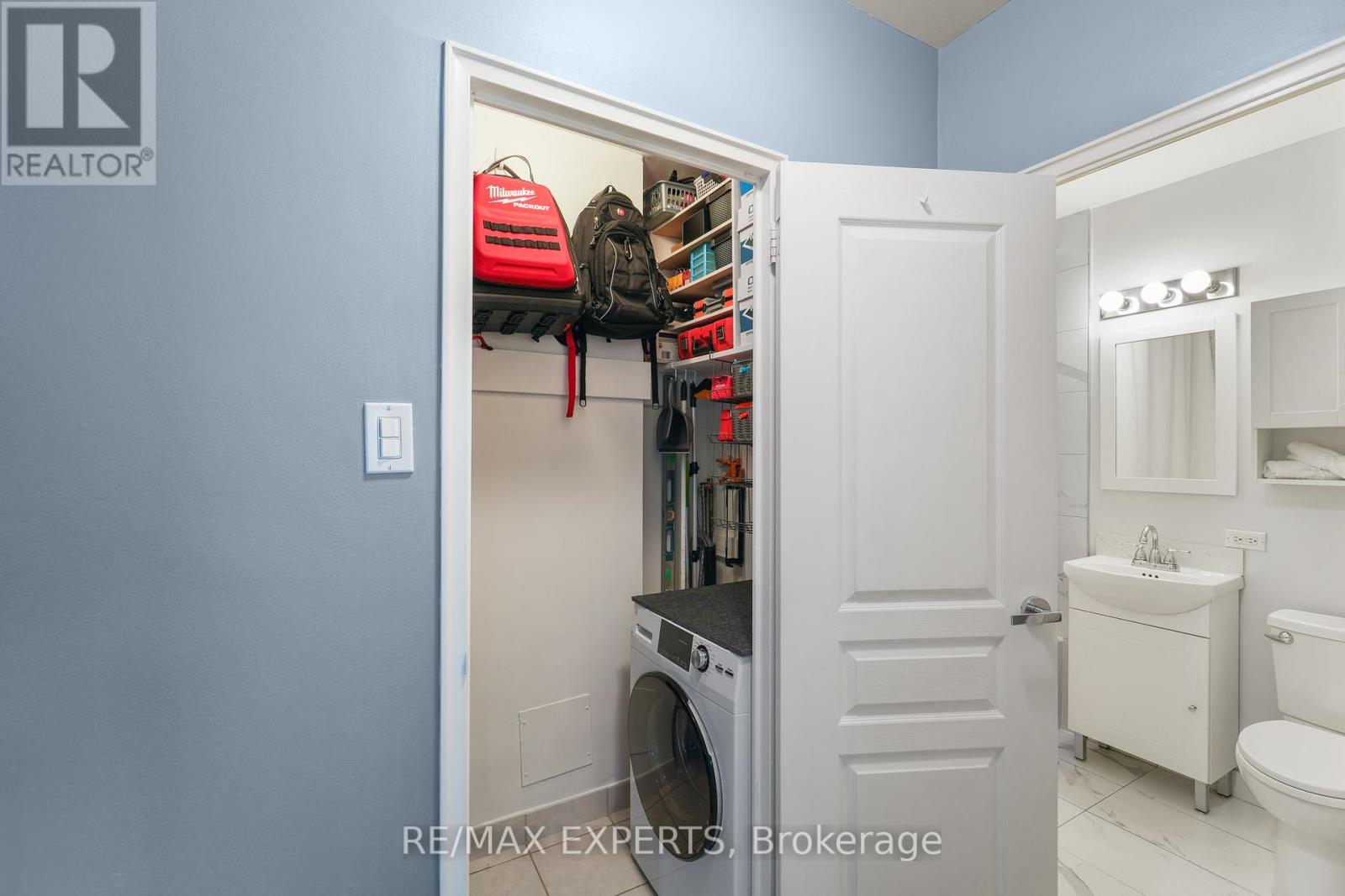 208 - 50 Gulliver Road, Toronto, Ontario  M6M 2N2 - Photo 19 - W12418722
