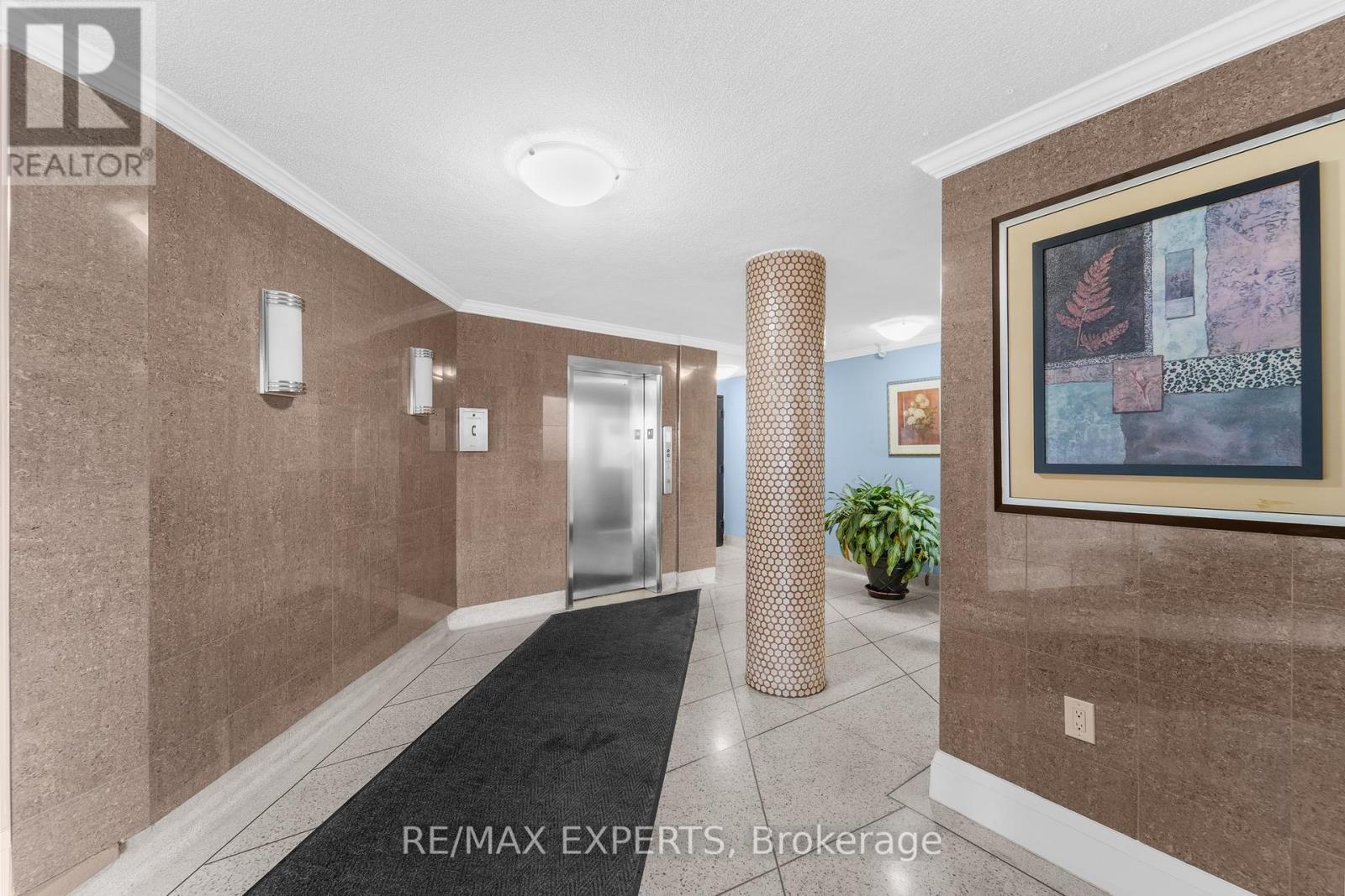 208 - 50 Gulliver Road, Toronto, Ontario  M6M 2N2 - Photo 2 - W12418722