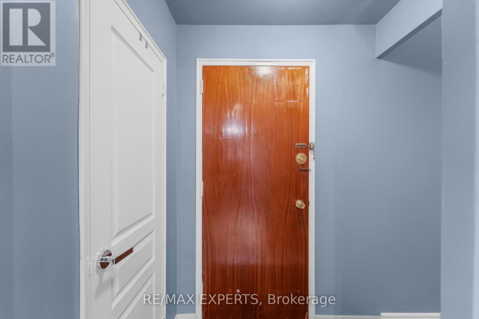 208 - 50 Gulliver Road, Toronto, Ontario  M6M 2N2 - Photo 4 - W12418722