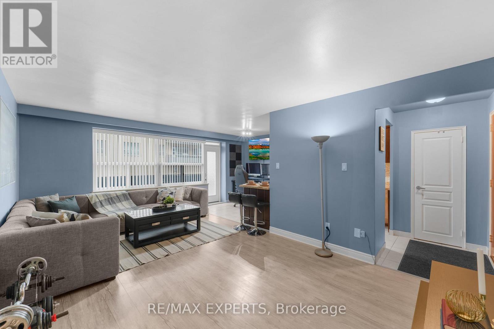 208 - 50 Gulliver Road, Toronto, Ontario  M6M 2N2 - Photo 6 - W12418722