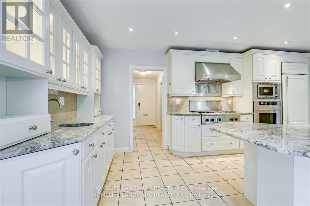 115 Wolfdale Avenue, Oakville, Ontario  L6L 4R9 - Photo 11 - W12418745