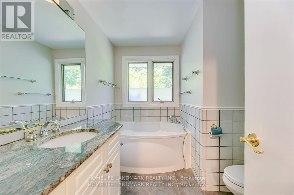 115 Wolfdale Avenue, Oakville, Ontario  L6L 4R9 - Photo 12 - W12418745