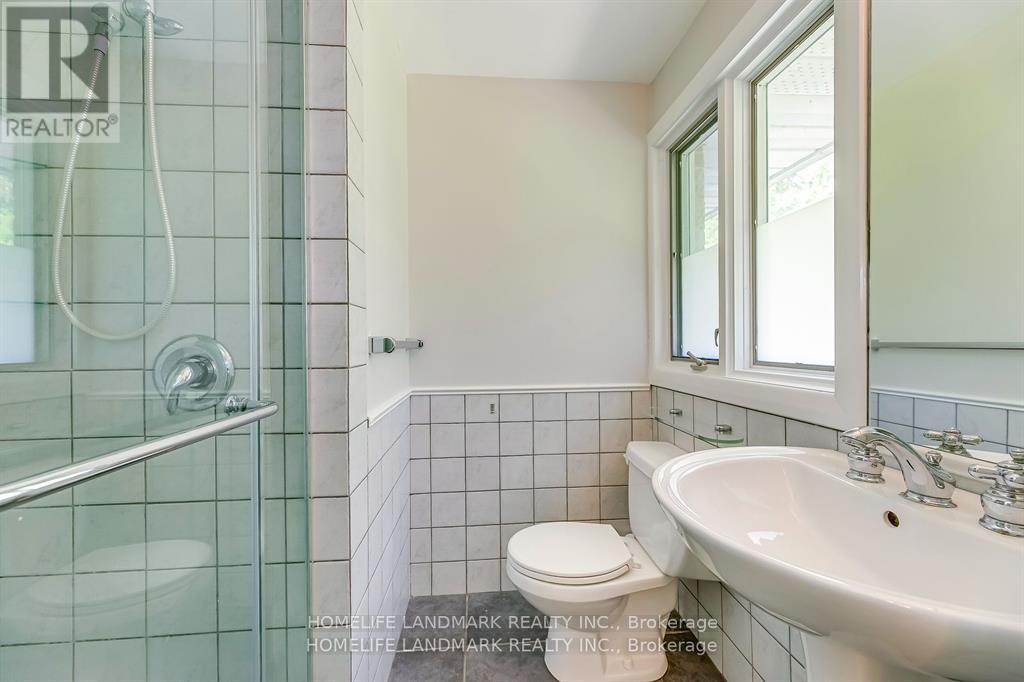 115 Wolfdale Avenue, Oakville, Ontario  L6L 4R9 - Photo 13 - W12418745