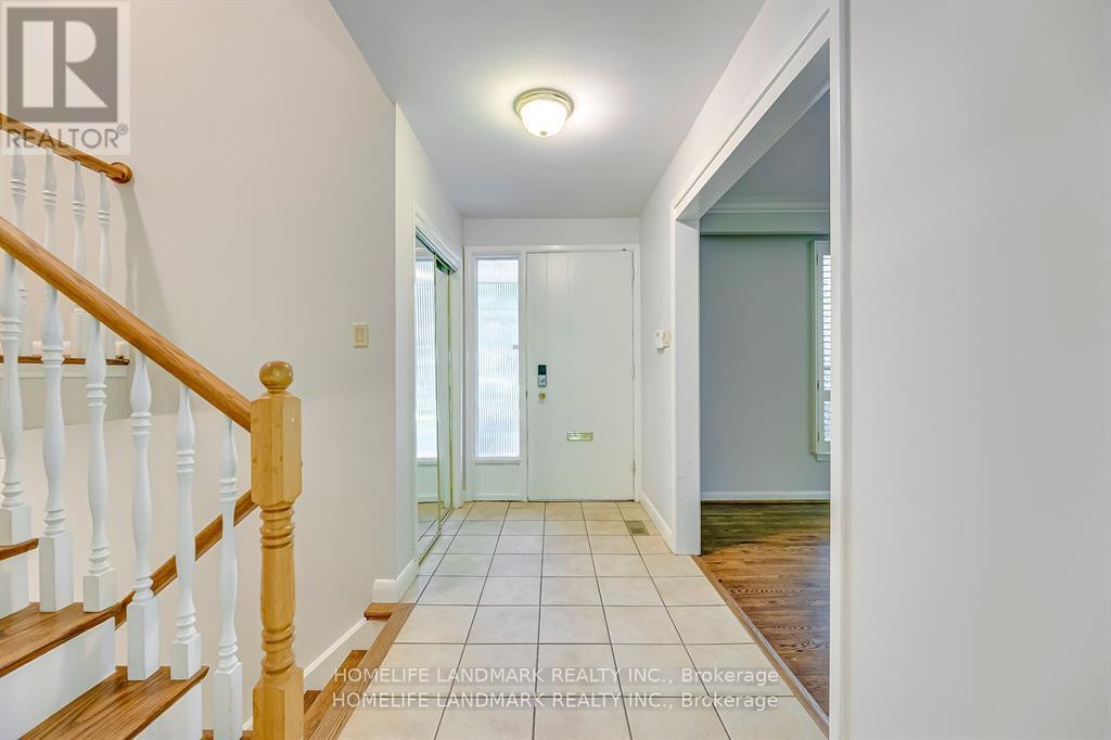 115 Wolfdale Avenue, Oakville, Ontario  L6L 4R9 - Photo 2 - W12418745