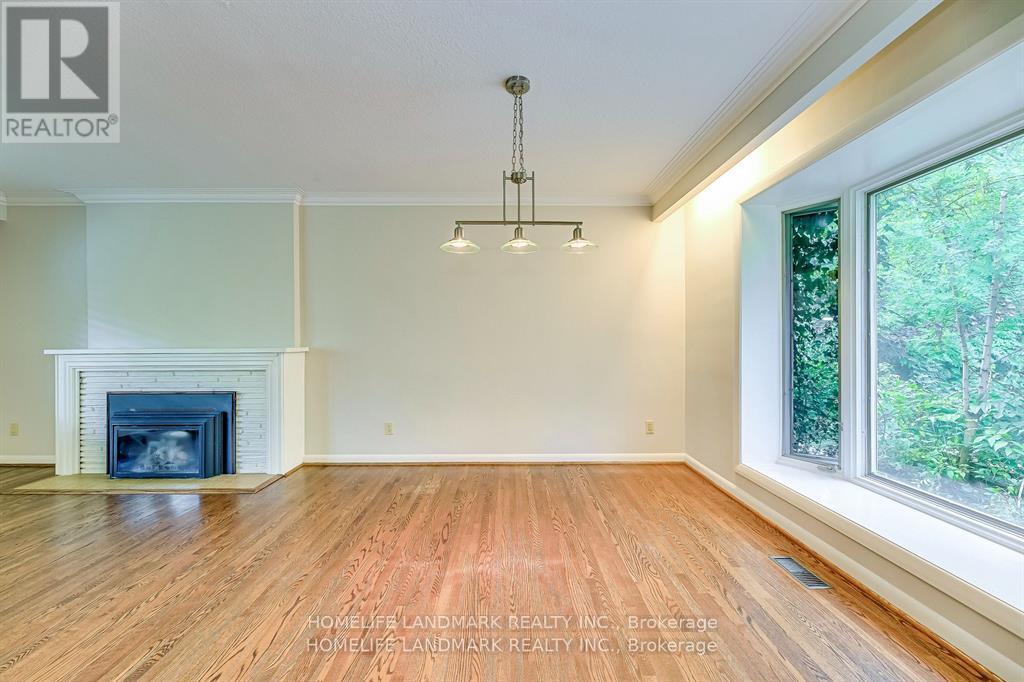 115 Wolfdale Avenue, Oakville, Ontario  L6L 4R9 - Photo 4 - W12418745