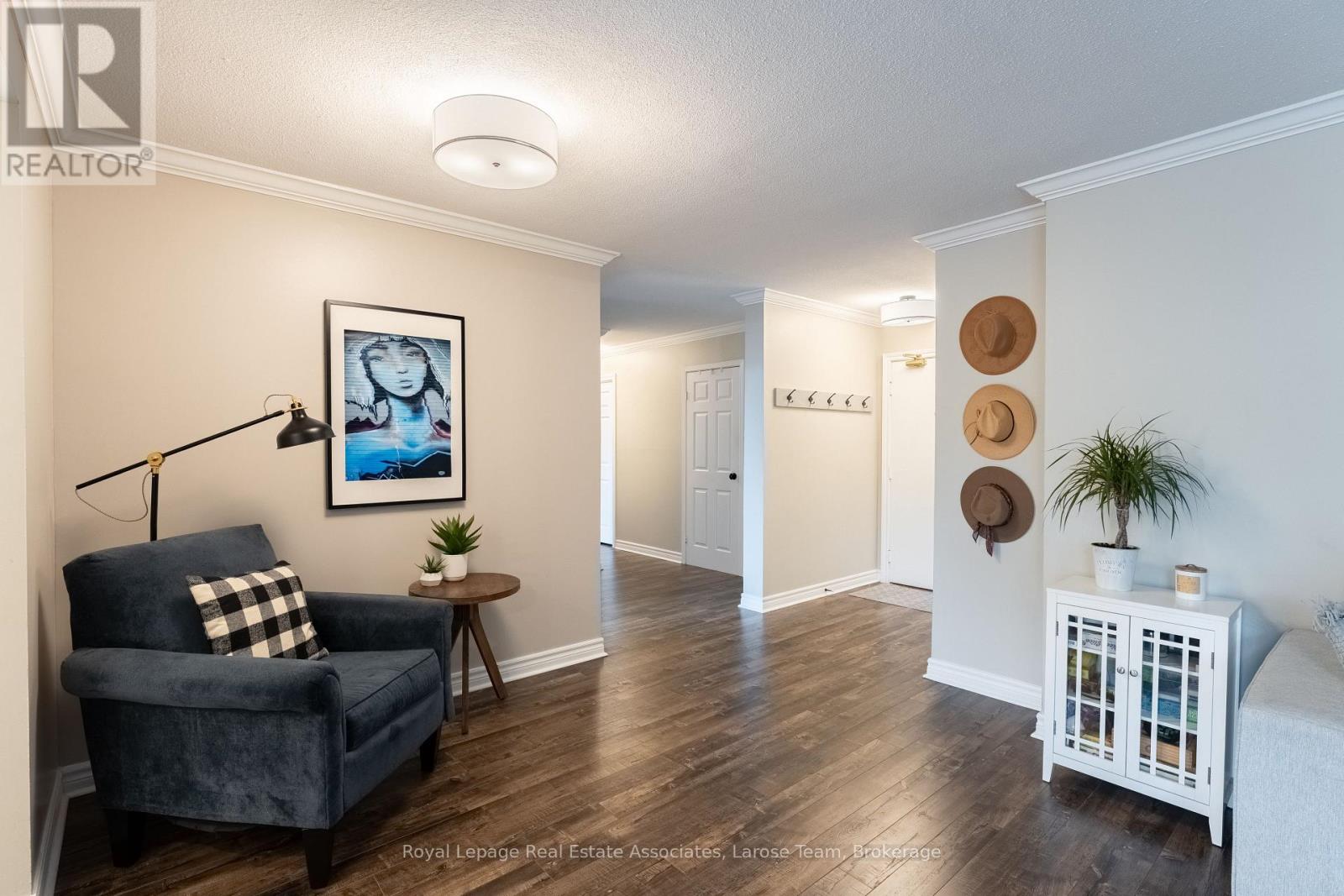 201 - 1425 Ghent Avenue, Burlington, Ontario  L7S 1X5 - Photo 3 - W12418772