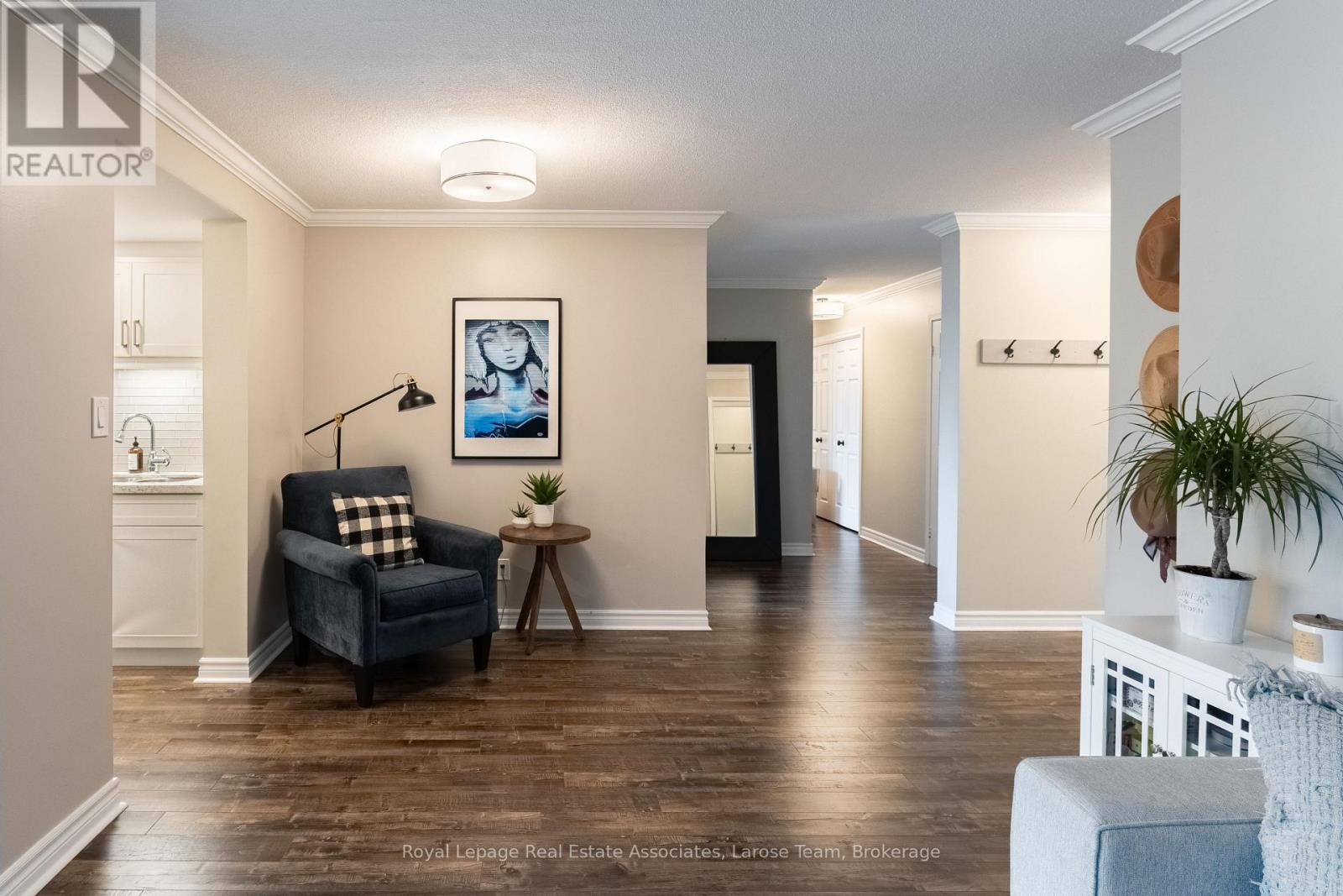 201 - 1425 Ghent Avenue, Burlington, Ontario  L7S 1X5 - Photo 4 - W12418772