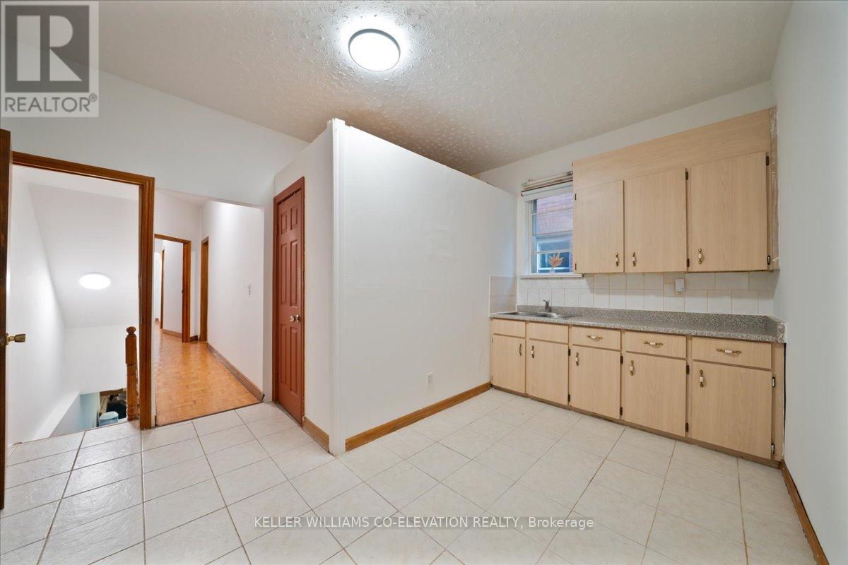 85 Emerson Avenue, Toronto, Ontario  M6H 3S7 - Photo 11 - W12418777