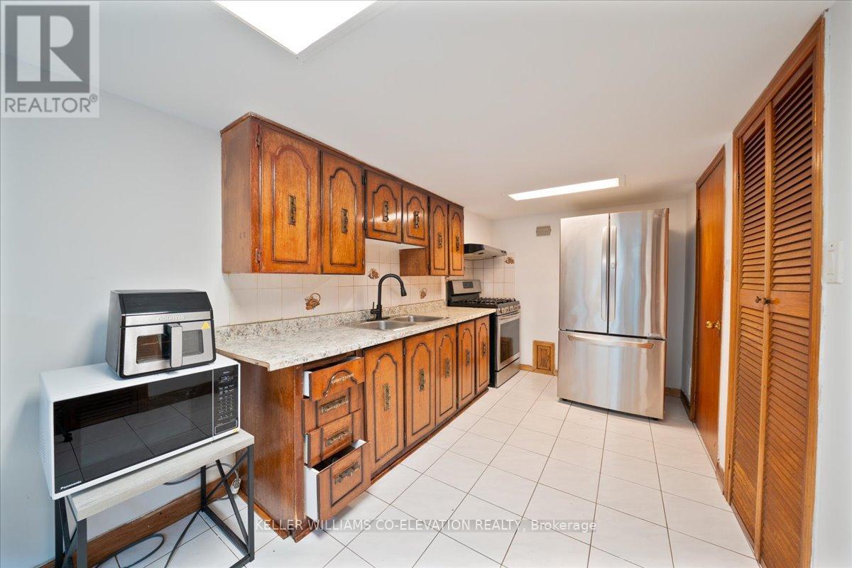 85 Emerson Avenue, Toronto, Ontario  M6H 3S7 - Photo 18 - W12418777