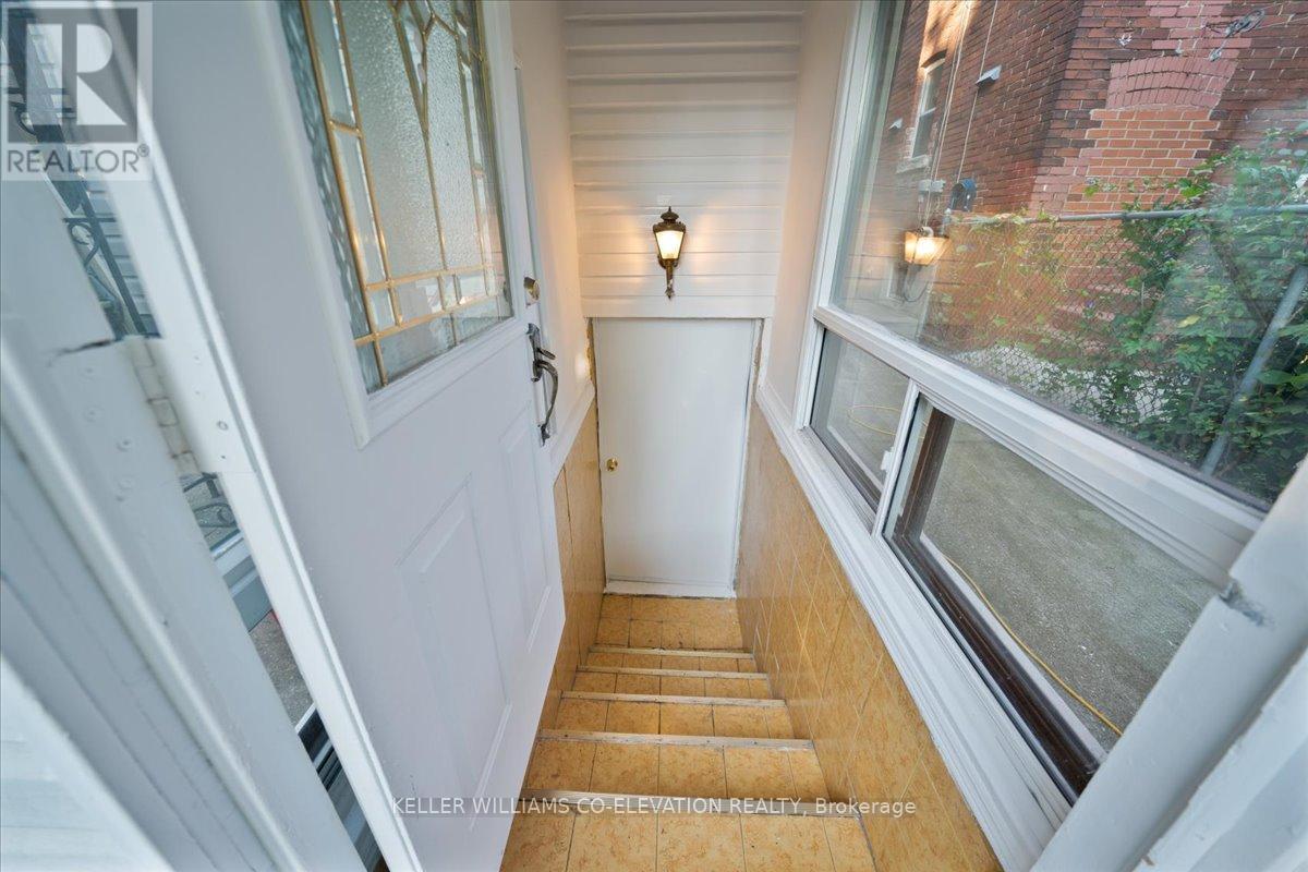 85 Emerson Avenue, Toronto, Ontario  M6H 3S7 - Photo 29 - W12418777