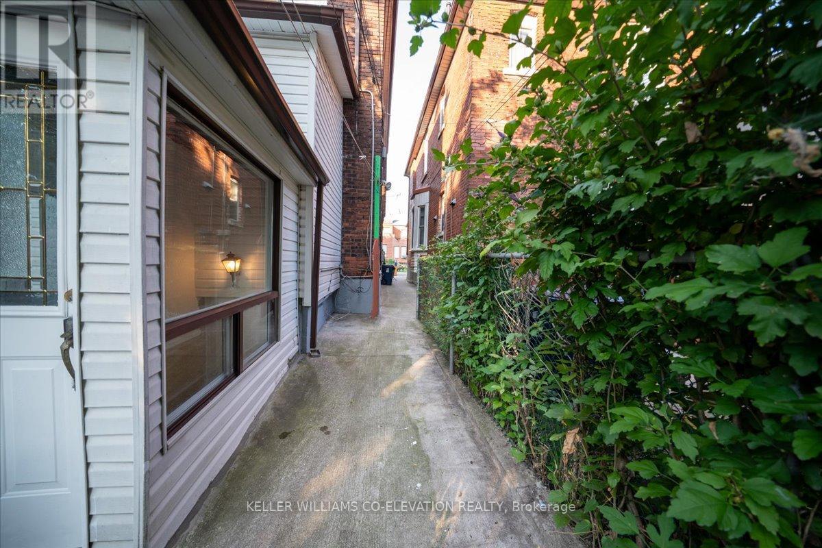 85 Emerson Avenue, Toronto, Ontario  M6H 3S7 - Photo 34 - W12418777