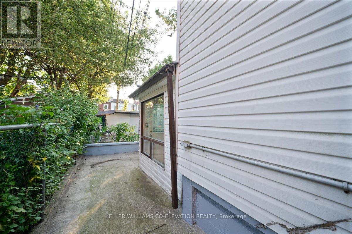 85 Emerson Avenue, Toronto, Ontario  M6H 3S7 - Photo 35 - W12418777
