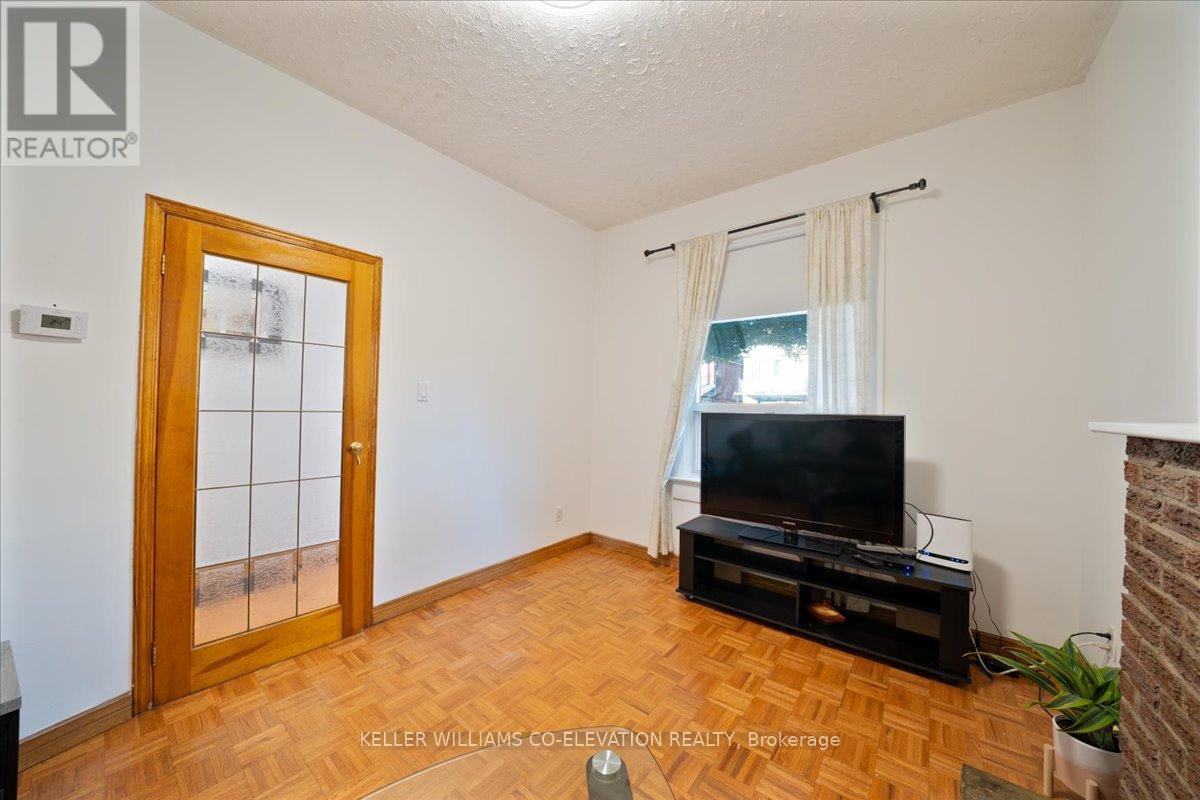 85 Emerson Avenue, Toronto, Ontario  M6H 3S7 - Photo 5 - W12418777