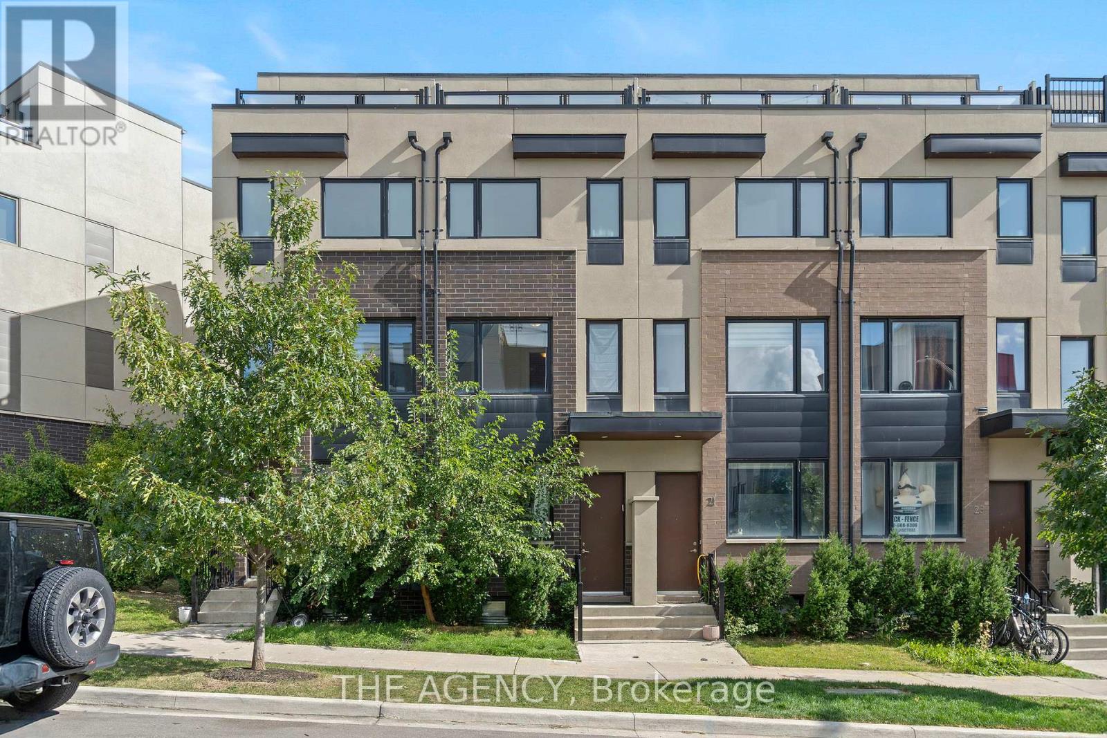 19 Thomas Mulholland Drive, Toronto, Ontario  M3K 0B5 - Photo 2 - W12418779