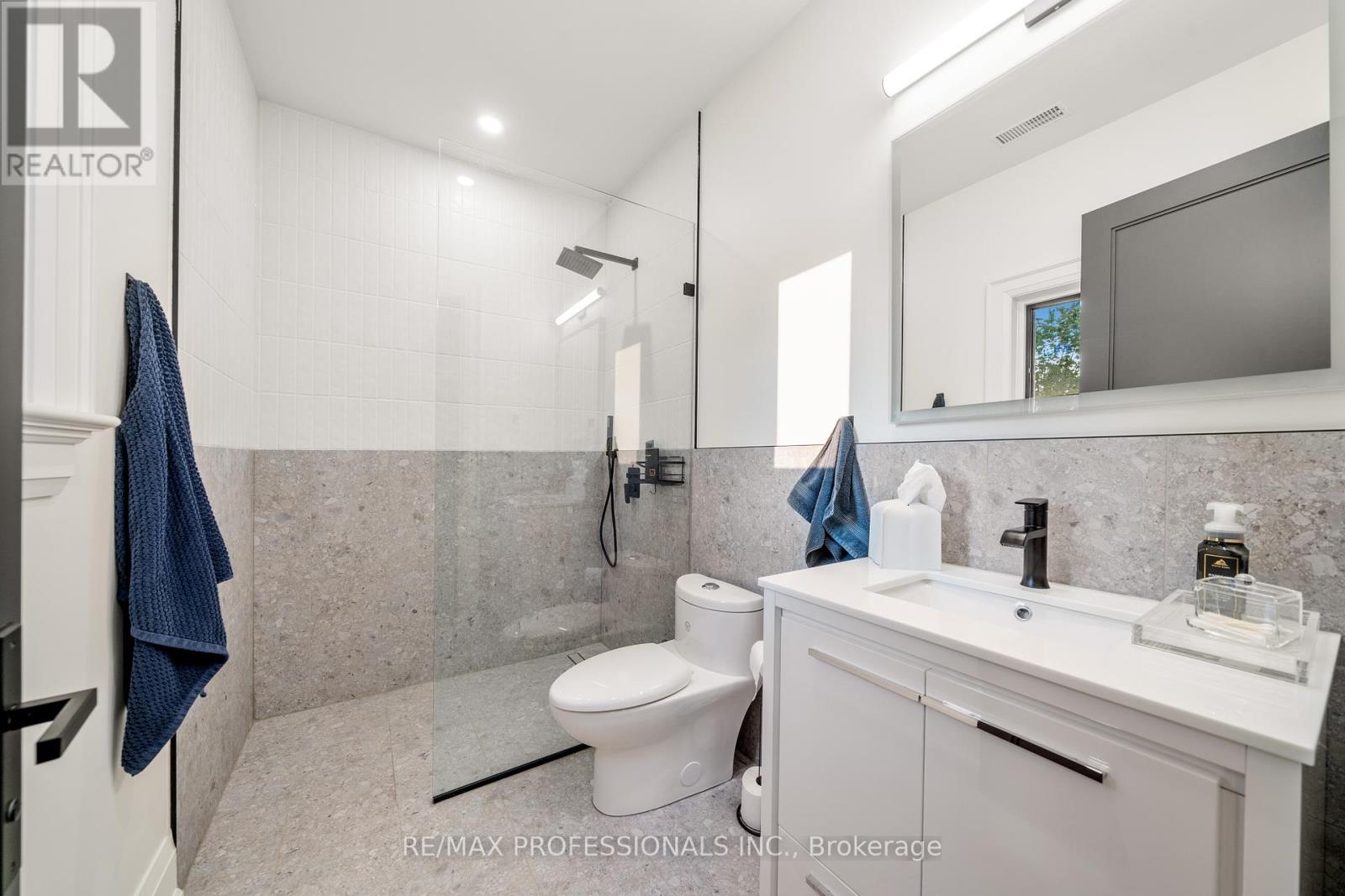 583 Weir Avenue, Oakville, Ontario  L6L 4X3 - Photo 24 - W12418794