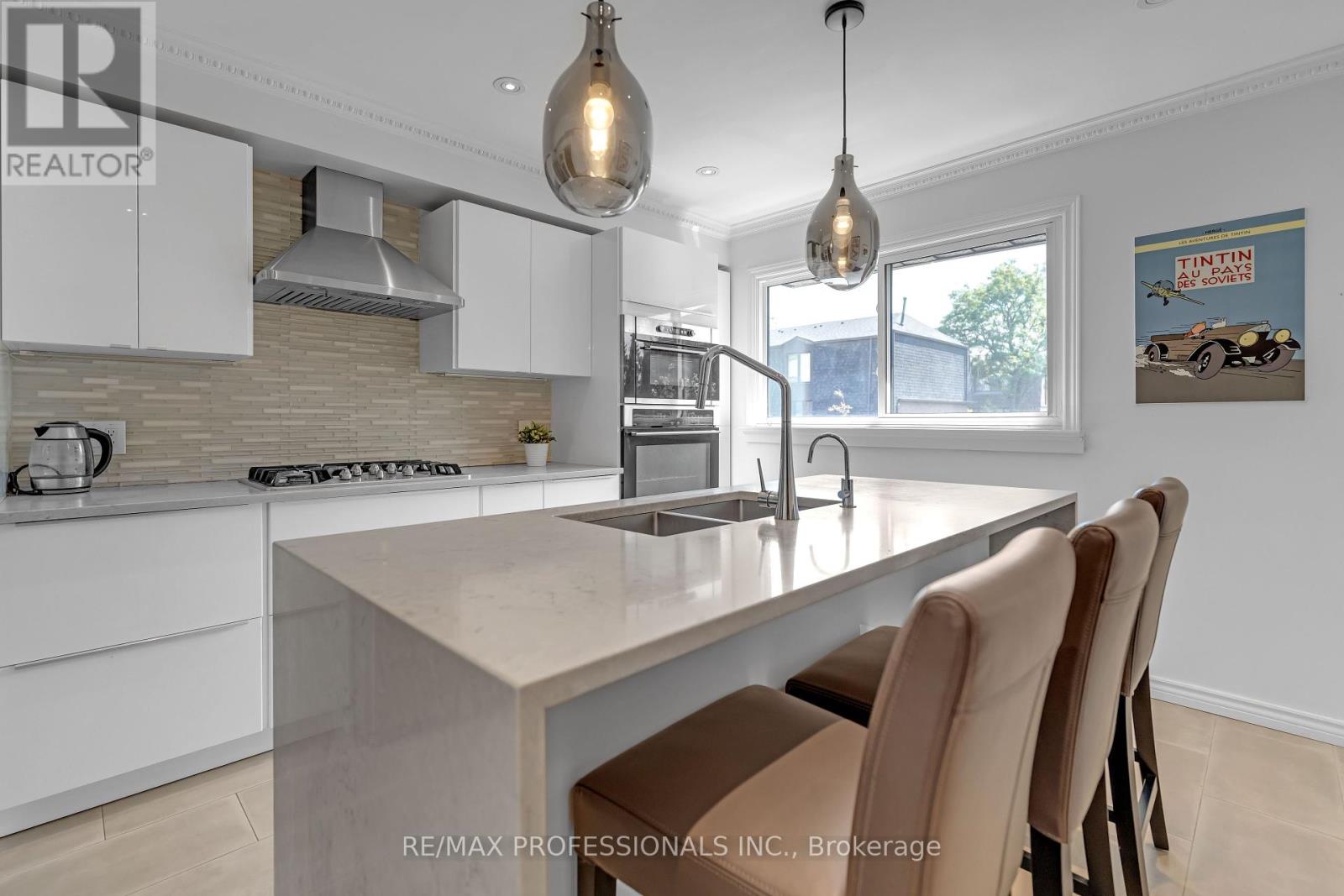 157 Maple Branch Path, Toronto, Ontario  M9P 3R9 - Photo 2 - W12418848