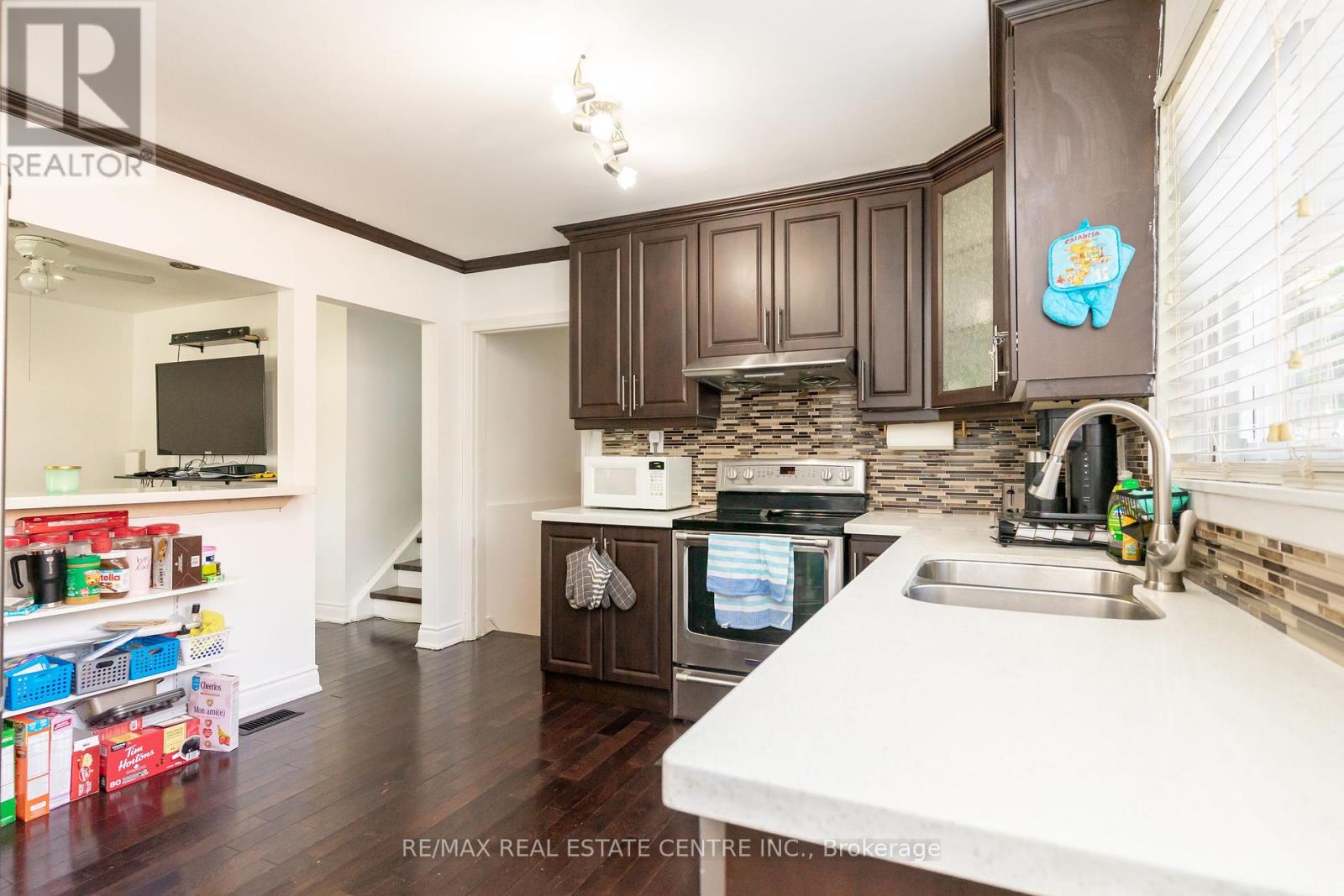 105 Aloma Crescent, Brampton, Ontario  L6T 2N8 - Photo 11 - W12418849