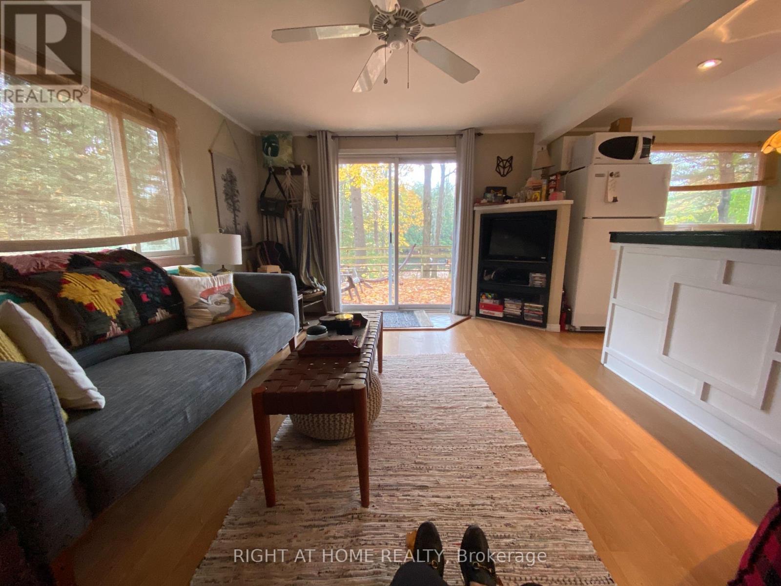 28 Baker Lane, Kawartha Lakes, Ontario  M4M 1S2 - Photo 4 - X12418770