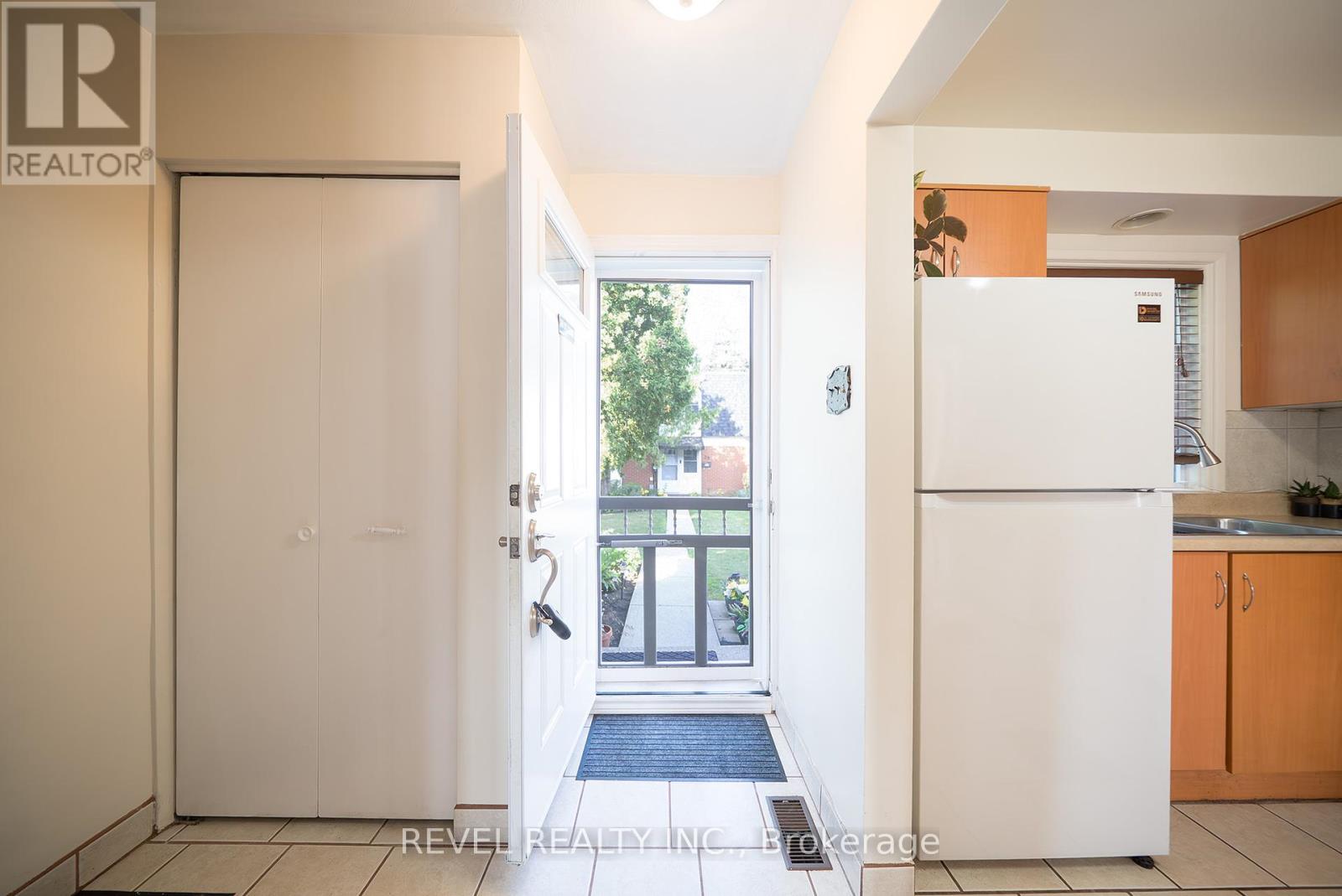 38 - 273 Elgin Street, Brantford, Ontario  N3S 5B2 - Photo 2 - X12418873
