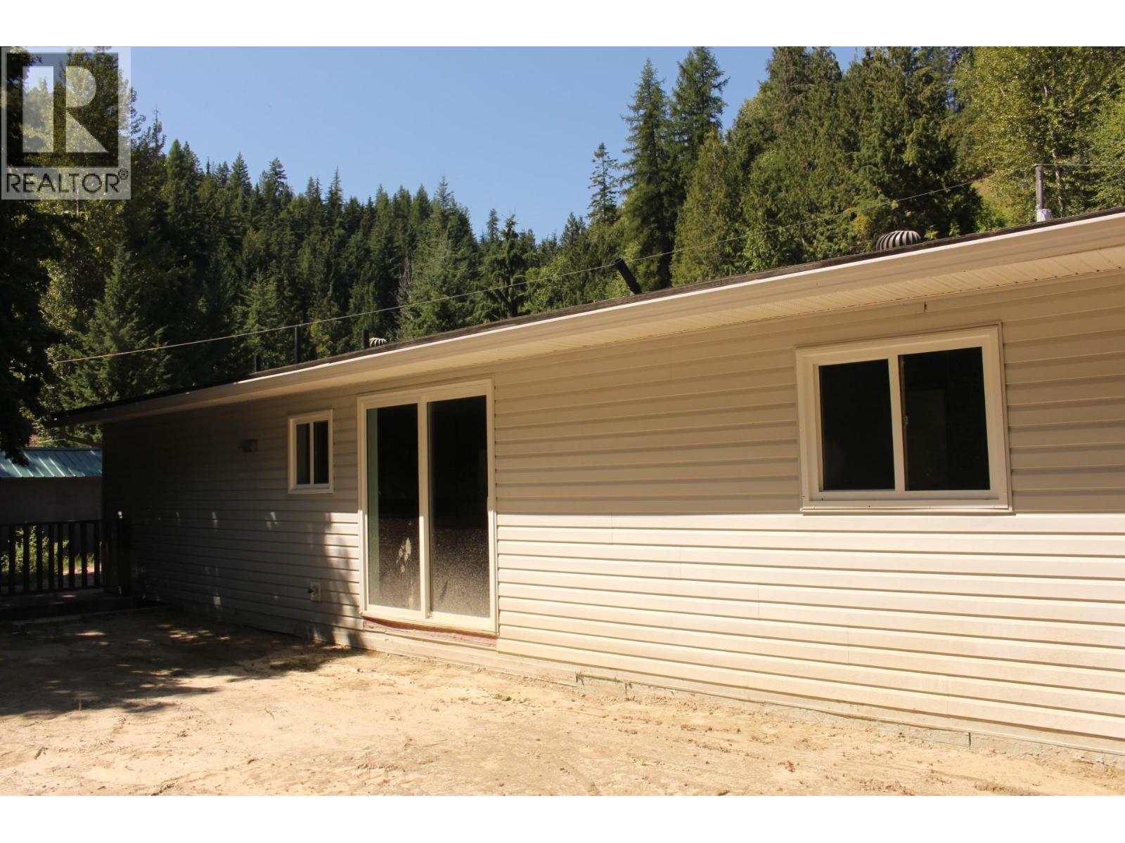 1531 Mountain Ridge Road, Robson, British Columbia  V1N 4S2 - Photo 5 - 10356576
