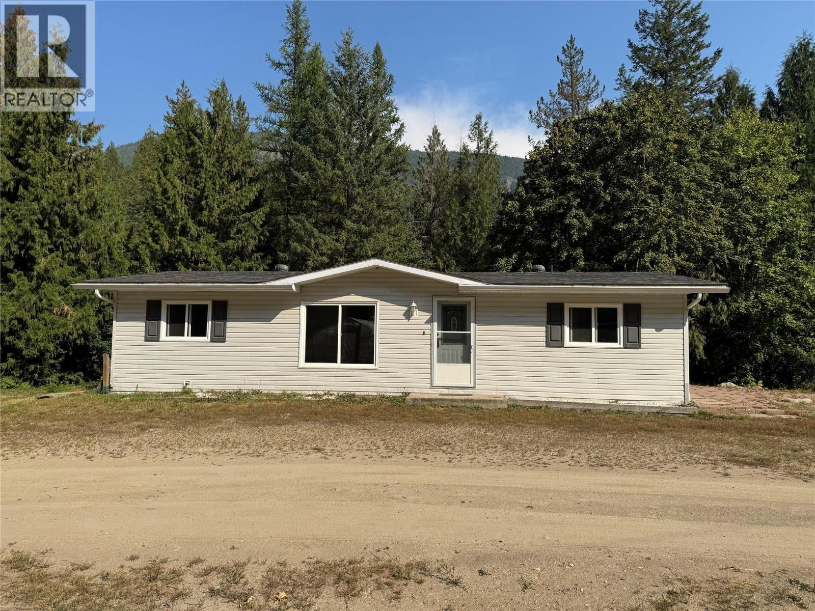 1531 Mountain Ridge Road, Robson, British Columbia  V1N 4S2 - Photo 1 - 10356576