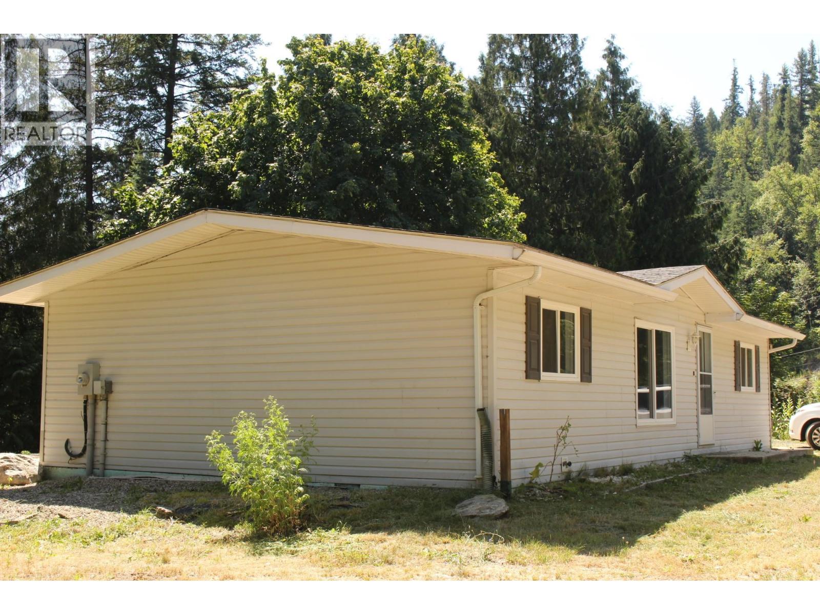 1531 Mountain Ridge Road, Robson, British Columbia  V1N 4S2 - Photo 2 - 10356576