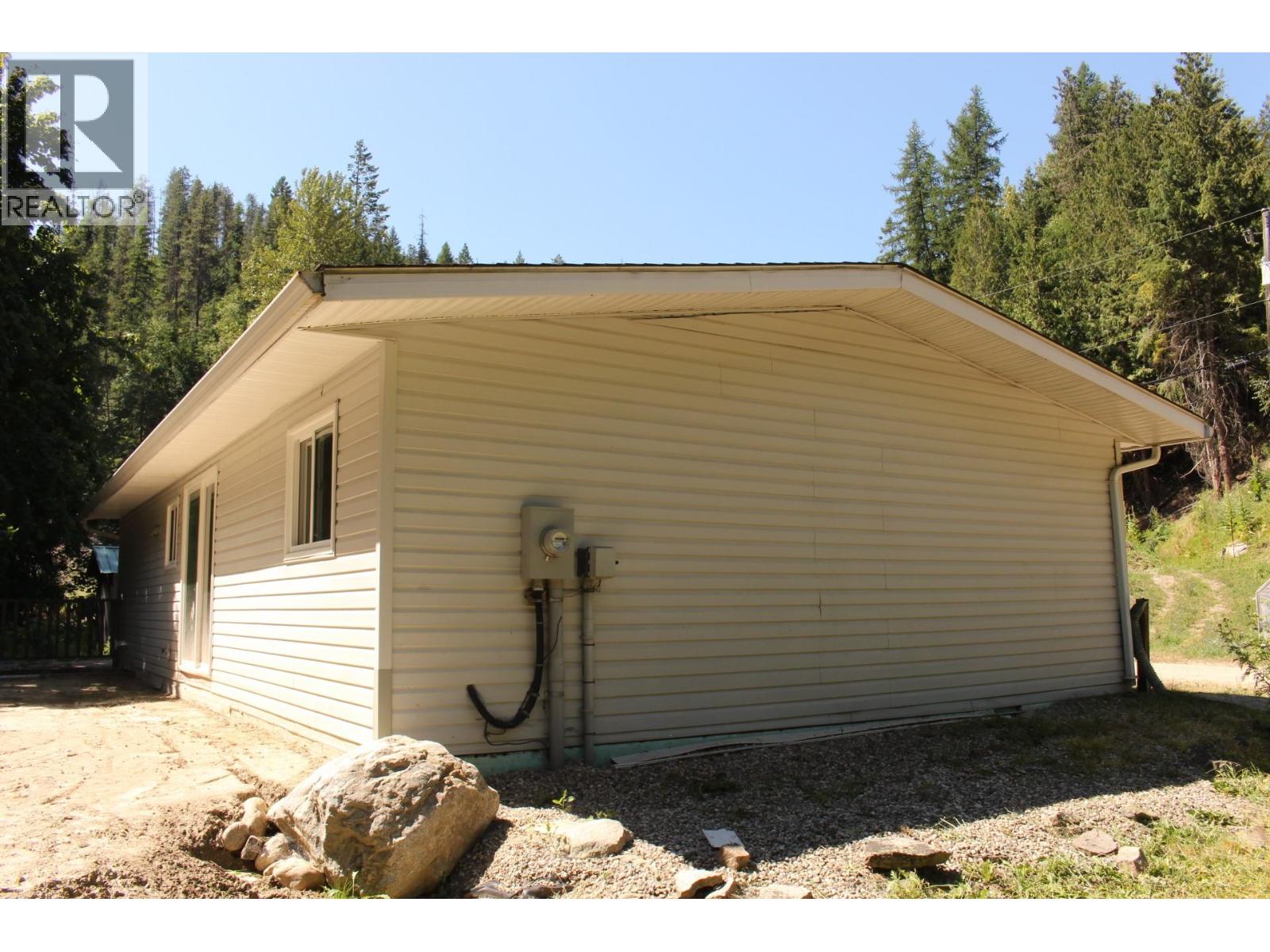 1531 Mountain Ridge Road, Robson, British Columbia  V1N 4S2 - Photo 4 - 10356576