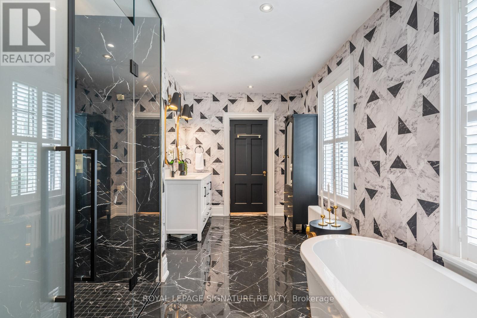 171 Old Forest Hill Road, Toronto, Ontario  M6C 2G7 - Photo 15 - C12418940