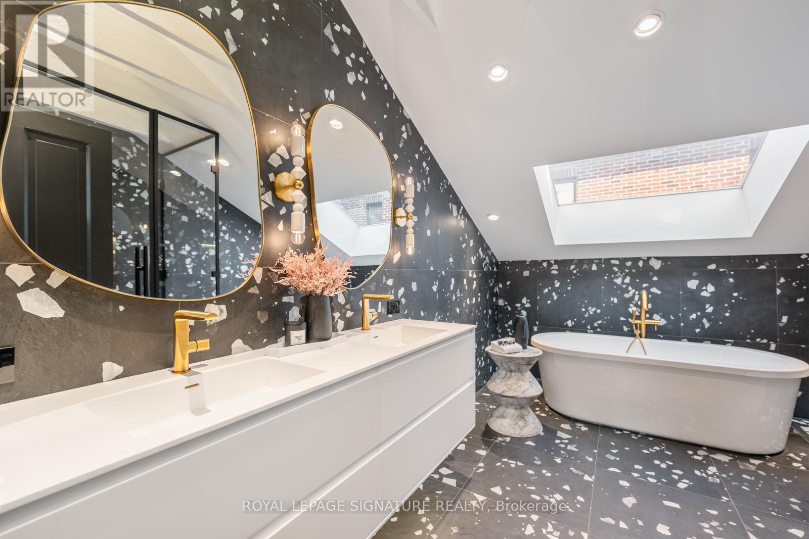 171 Old Forest Hill Road, Toronto, Ontario  M6C 2G7 - Photo 19 - C12418940
