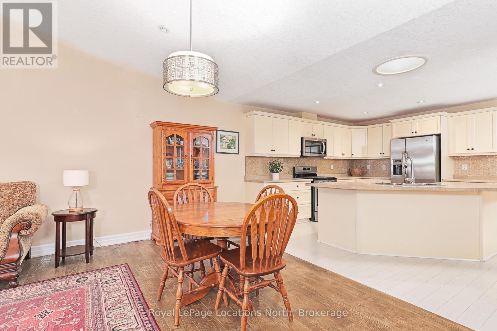 46 New York Avenue, Wasaga Beach, Ontario  L9Z 3A8 - Photo 17 - S12419036